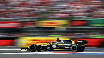 MEXICO CITY, MEXICO - OCTOBER 27: Daniel Ricciardo of Australia driving the (3) Renault Sport