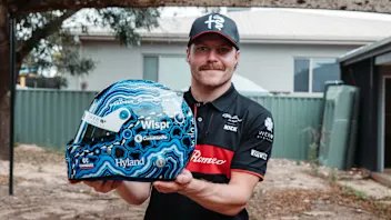 Valtteri-Bottas---Special-Edition-Australian-Grand-Prix-helmet-1.jpg