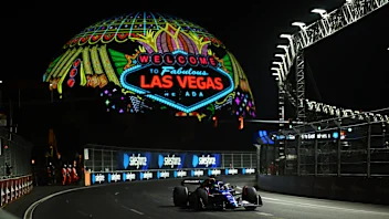 LAS VEGAS, NEVADA - NOVEMBER 17: Alexander Albon of Thailand driving the (23) Williams FW45