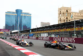 BAKU, AZERBAIJAN - SEPTEMBER 21: Yuki Tsunoda of Japan driving the (22) Oracle Red Bull Racing RB21