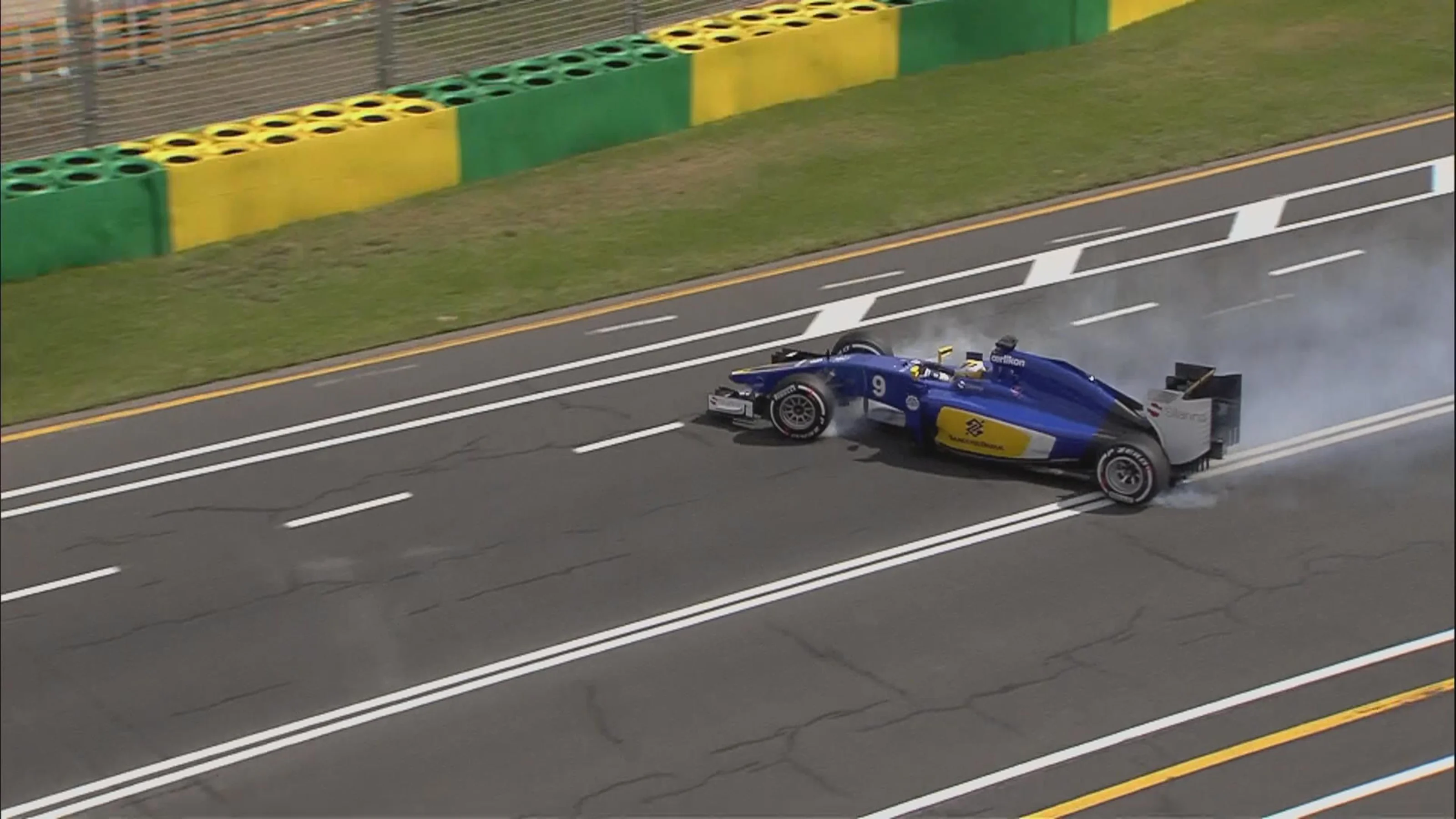 Marcus Ericsson spins in the Sauber