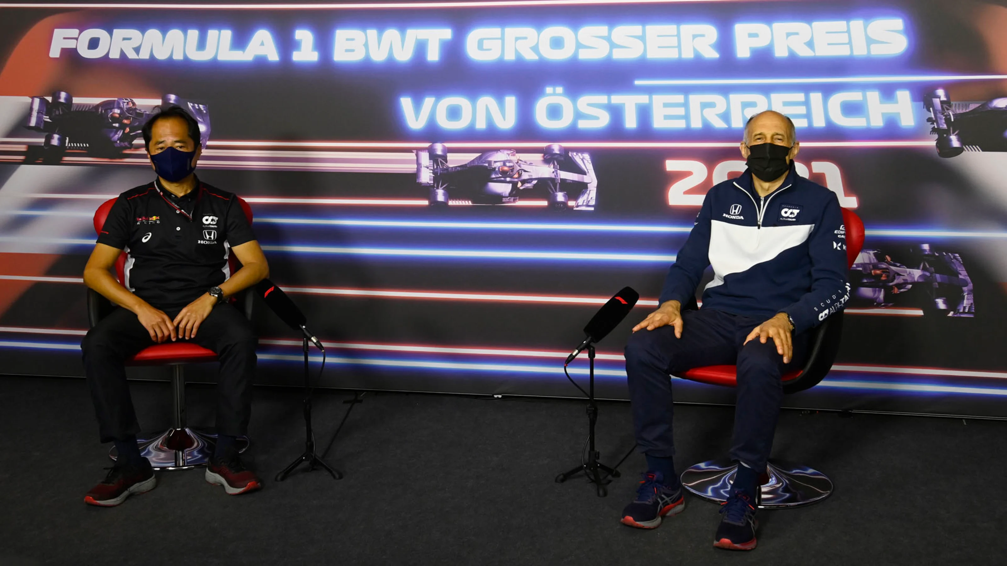 Toyoharu Tanabe, F1 Technical Director, Honda, and Franz Tost, Team Principal, AlphaTauri, in the