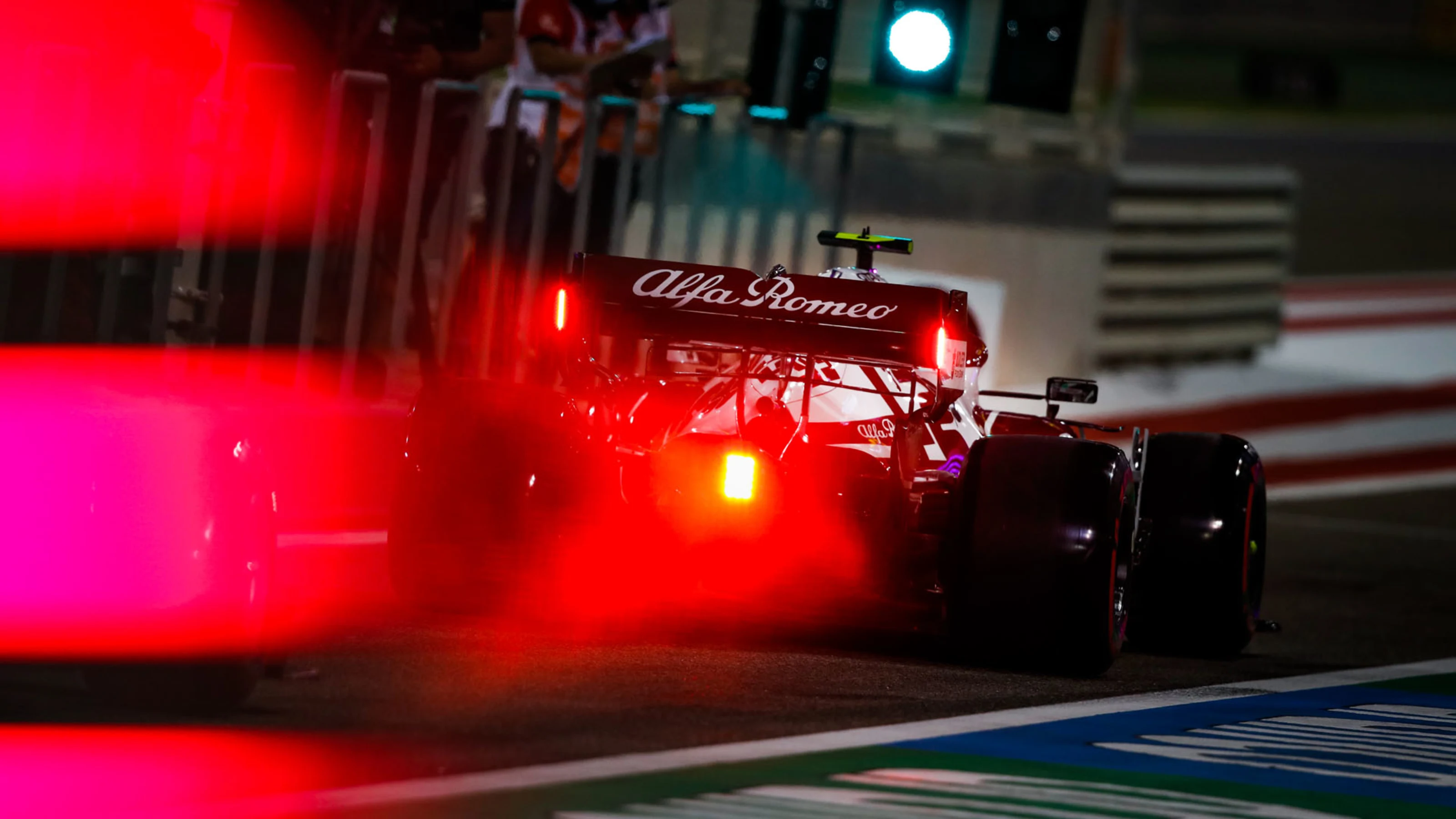 GIOVINAZZI Antonio (ita), Alfa Romeo Racing ORLEN C41, action during Formula 1 Gulf Air Bahrain