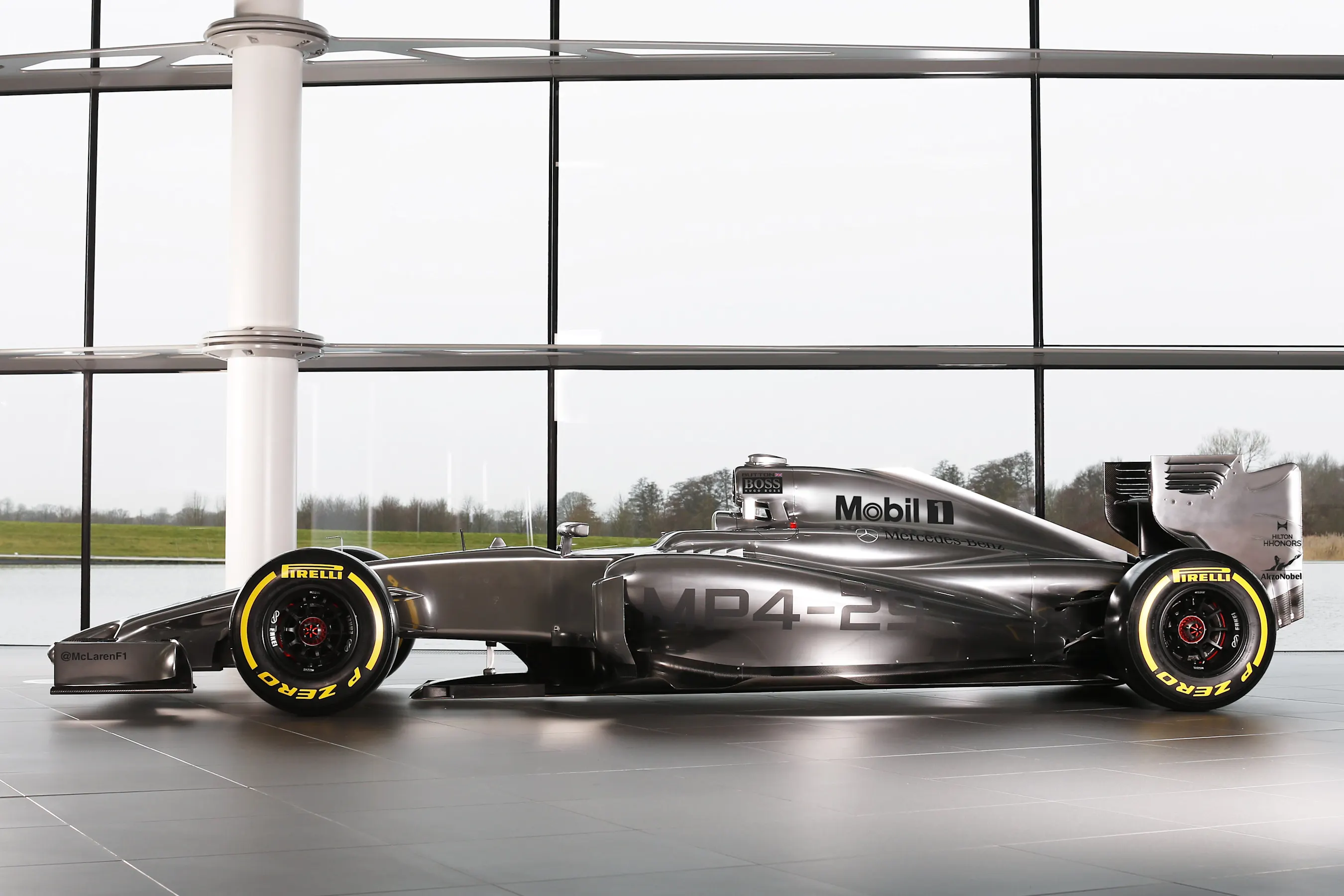 YKOs-manual-mclarenmercedesmp4-29-sideview.jpg