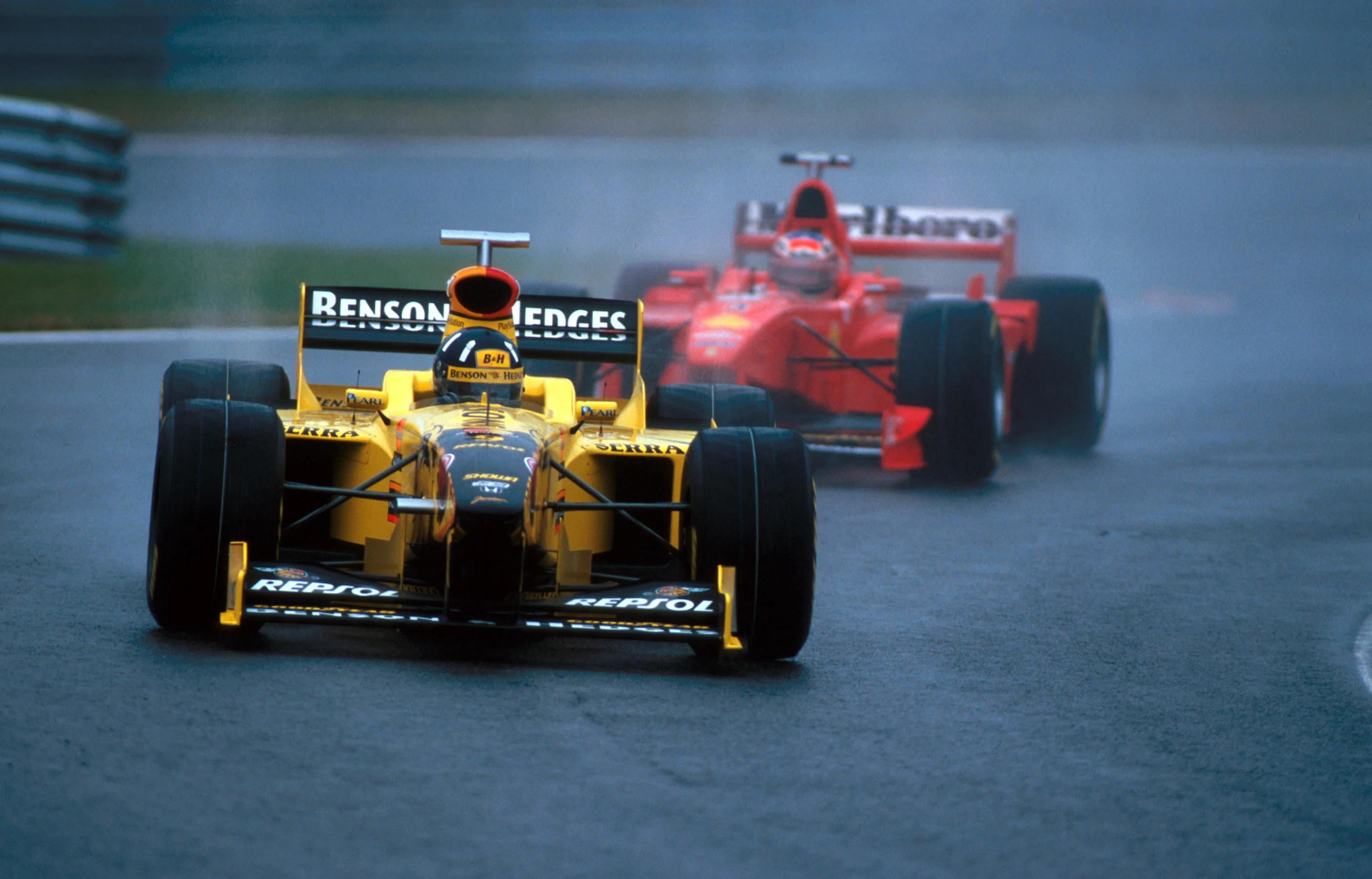 Race winner Damon Hill (GBR) Jordan 198 holds off Michael Schumacher (GER) Ferrari F300 early in