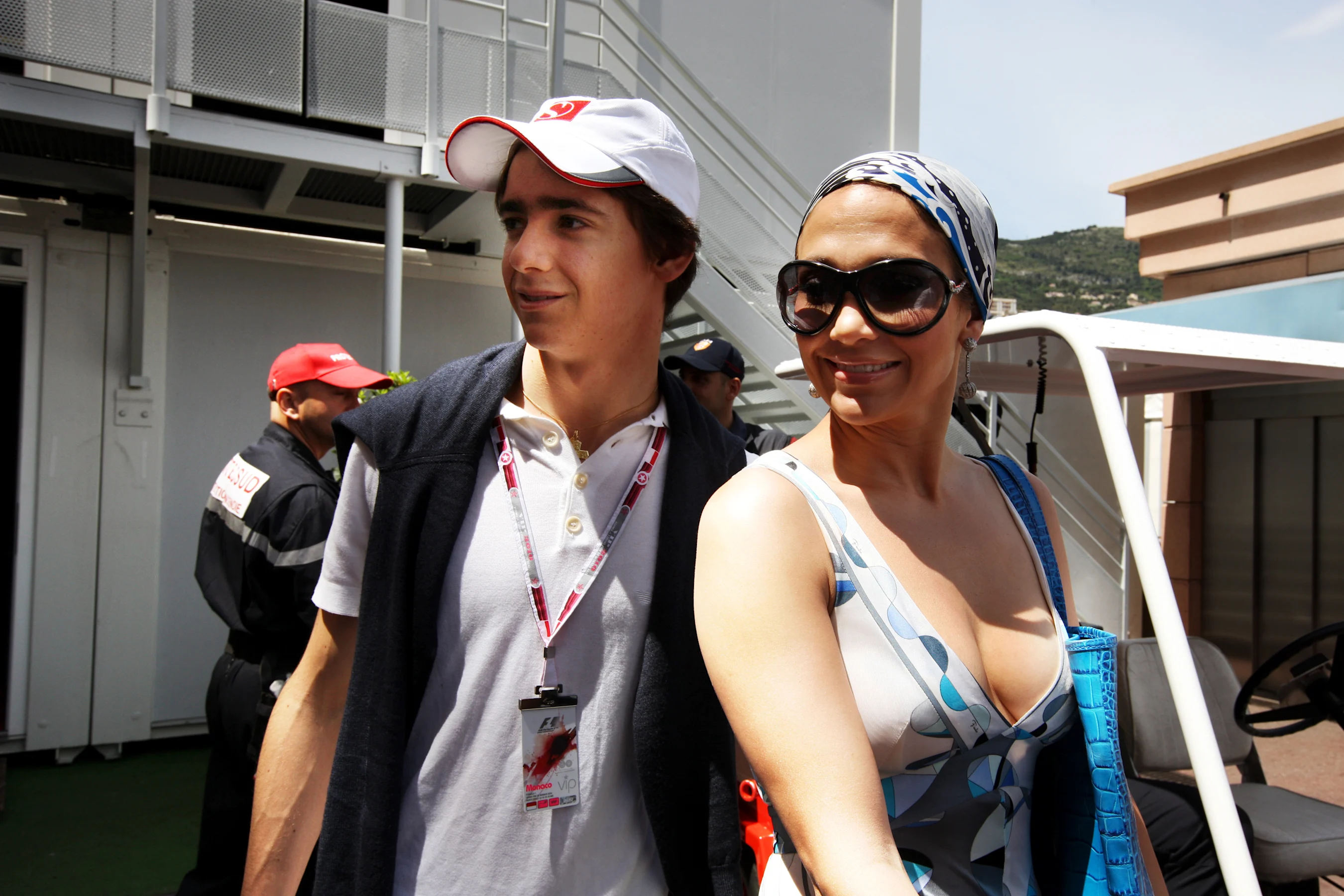 (L to R): Esteban Gutierrez (MEX) ART Grand Prix with Jennifer Lopez (USA). Formula One World