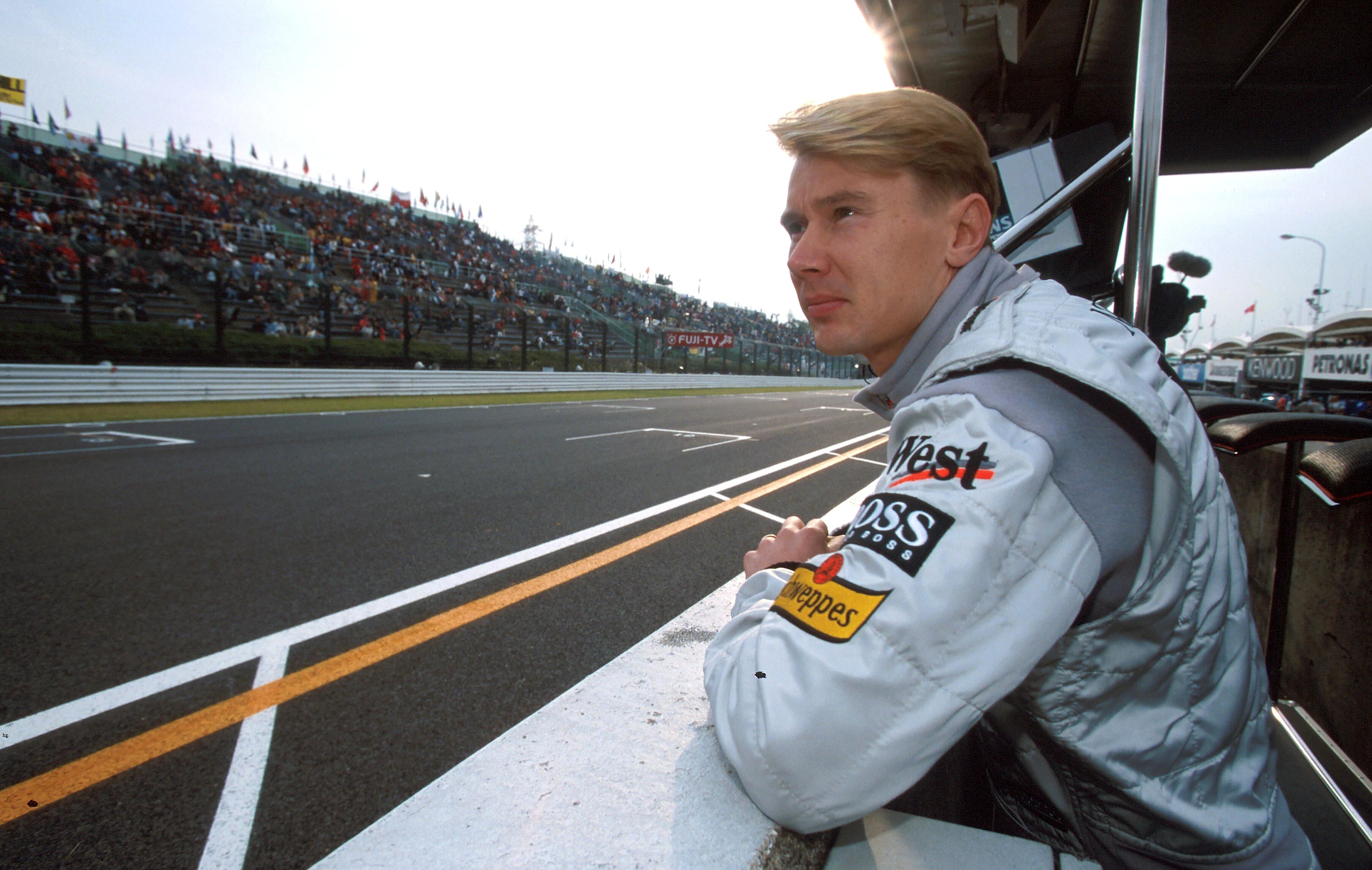 Winner Mika Hakkinen (FIN), McLaren MP4-13.\r\nFormula One World Championship, Japanese GP, Rd 16,