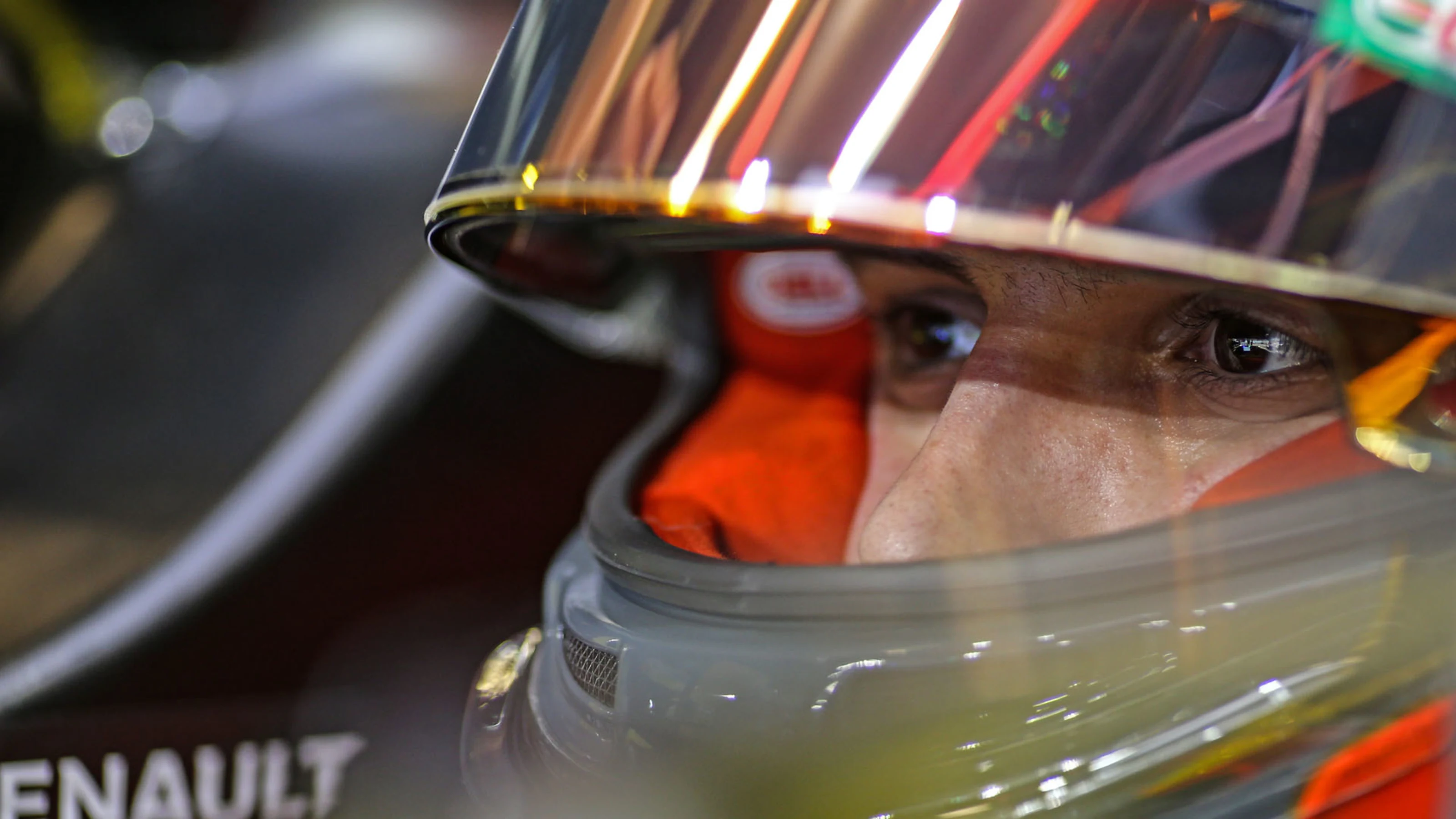 Esteban Ocon (FRA) Renault F1 Team RS20.
Abu Dhabi Grand Prix, Saturday 12th December 2020. Yas