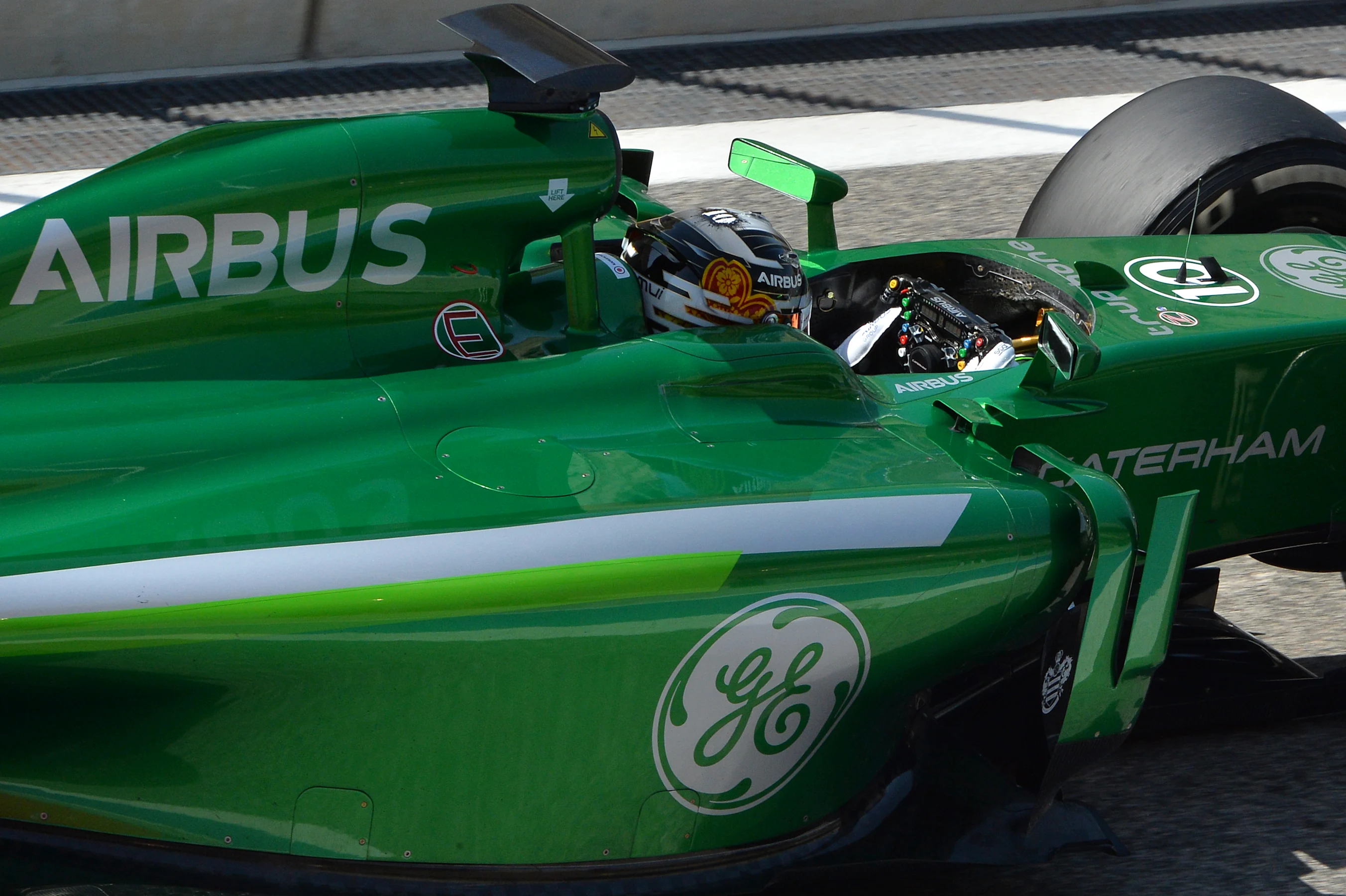Kamui Kobayashi (JPN) Caterham CT05. Formula One Testing, Day Two, Bahrain International Circuit,
