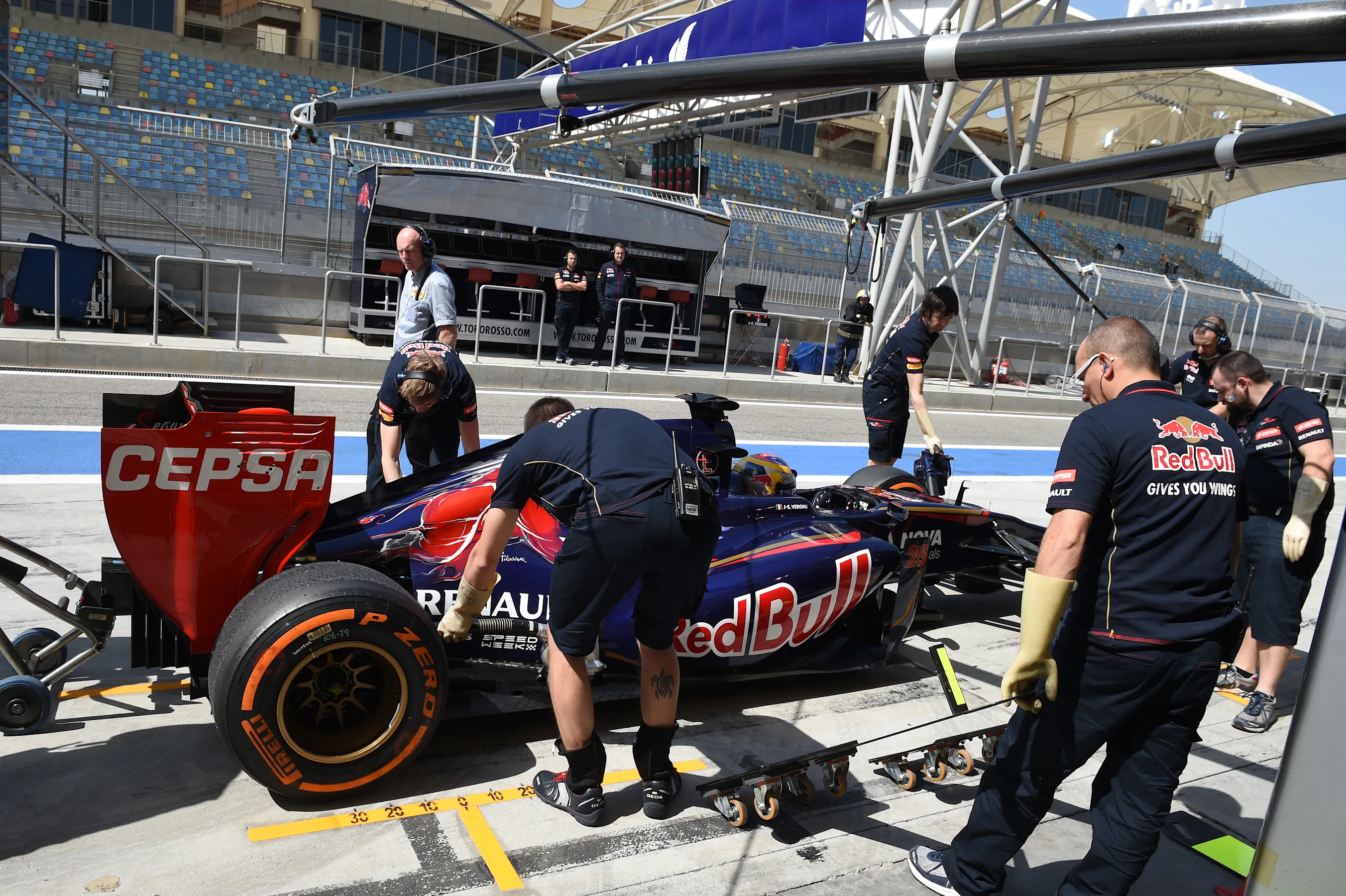 Jean-Eric Vergne (FRA) Scuderia Toro Rosso STR9. Formula One Testing, Day Two, Bahrain