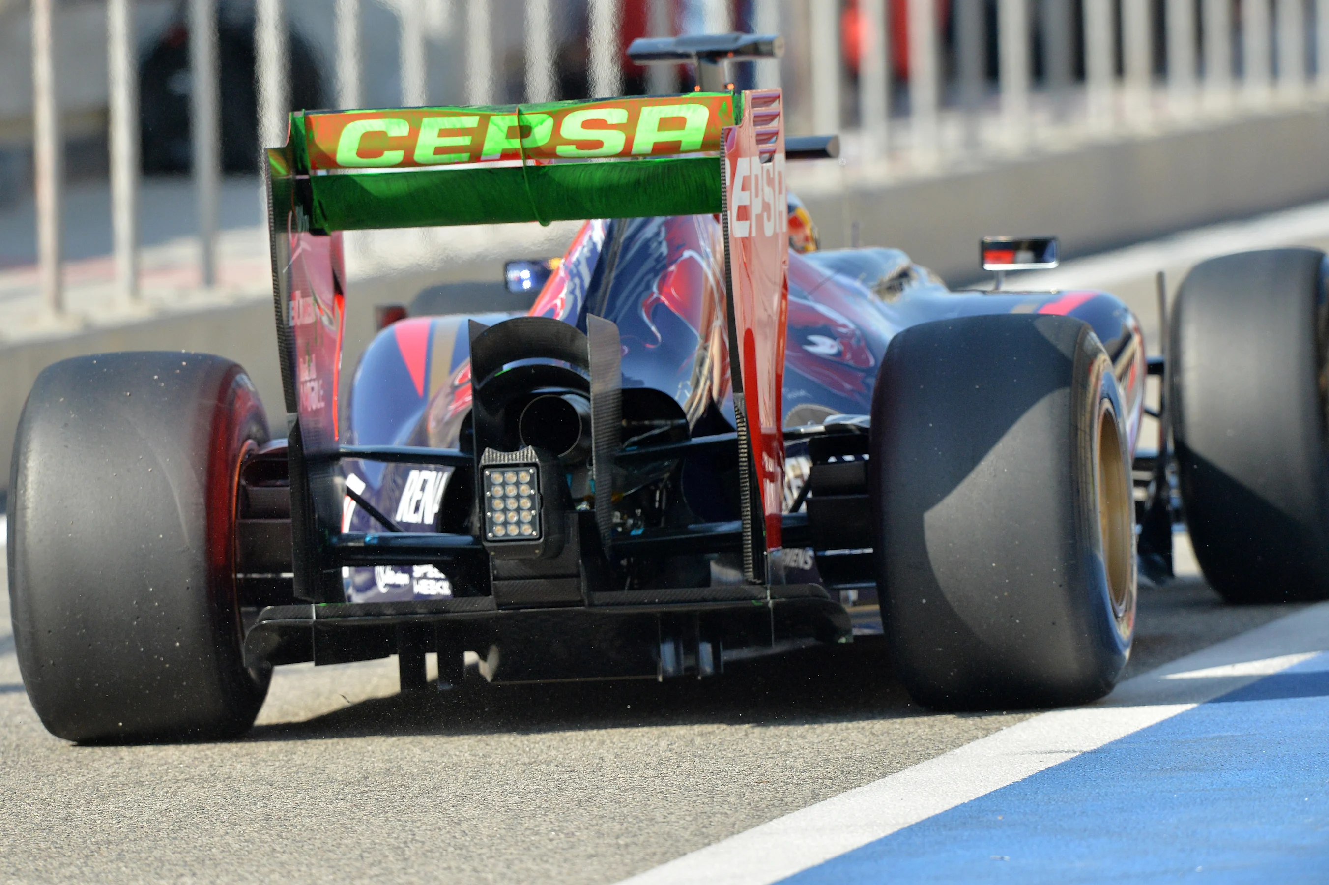 Daniil Kvyat (RUS) Scuderia Toro Rosso STR9 with aero paint on the rear wing. Formula One Testing,