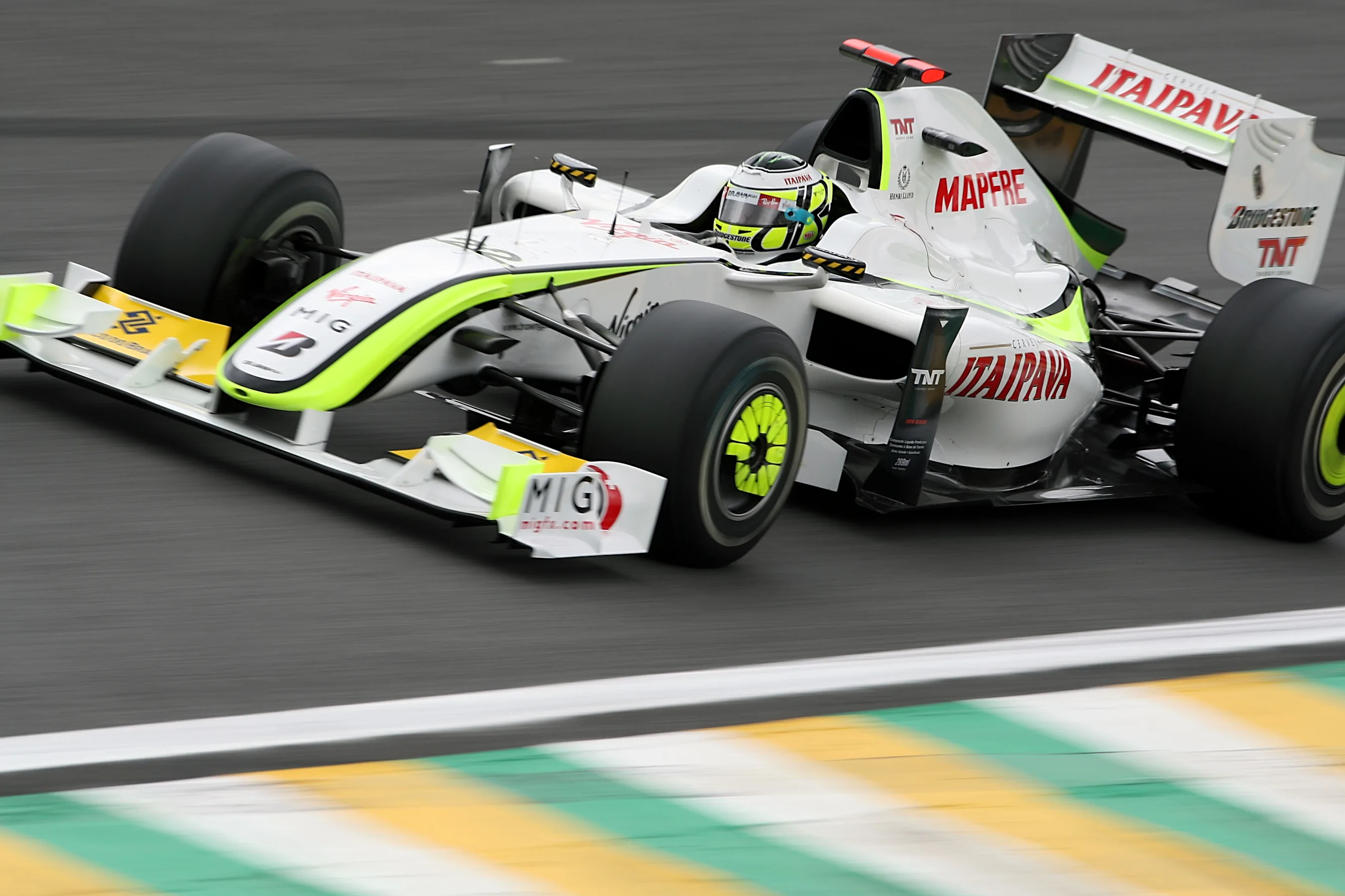Jenson Button (GBR) Brawn Grand Prix BGP 001. Formula One World Championship, Rd 16, Brazilian