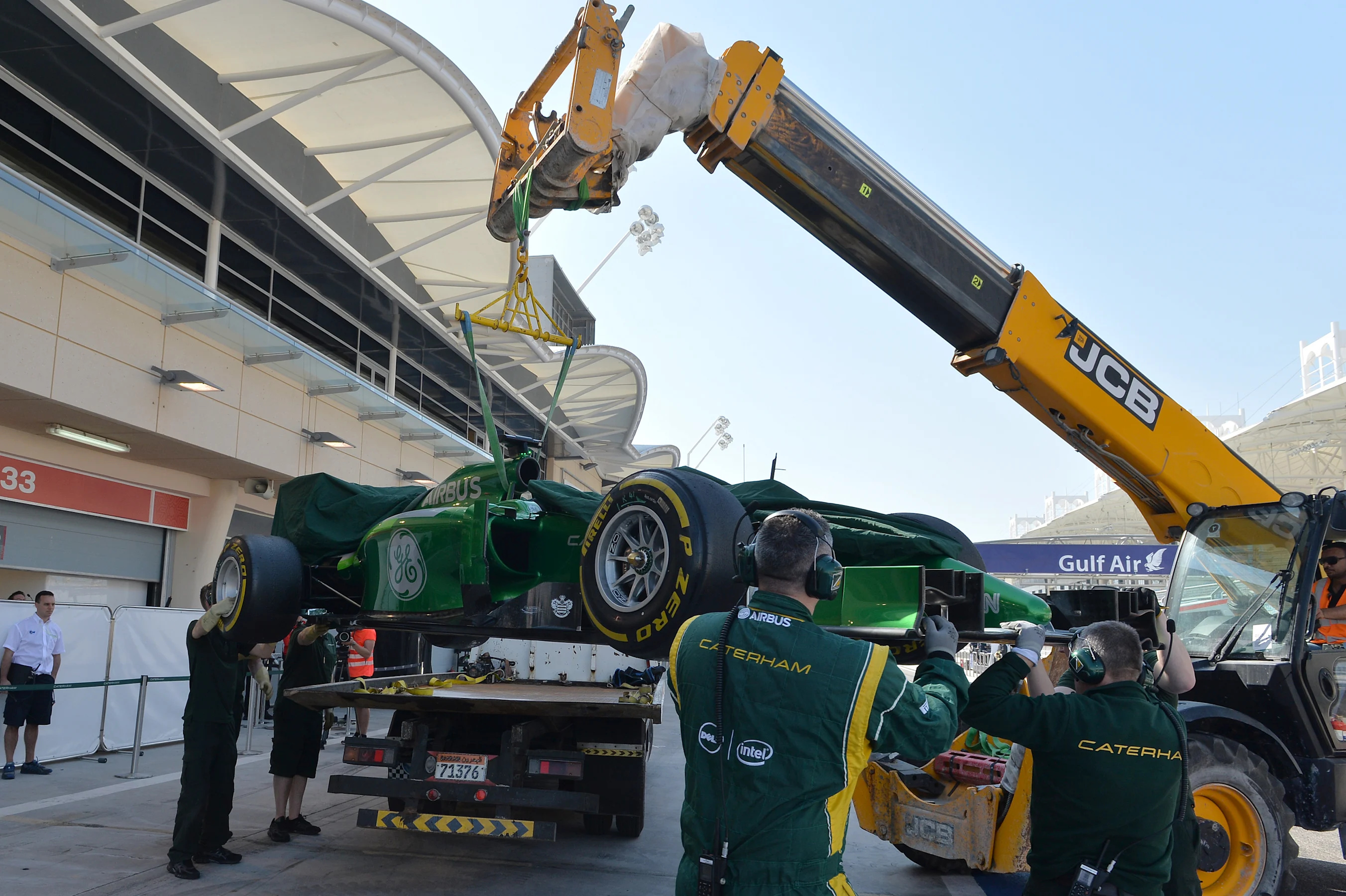 The car of Marcus Ericsson (SWE) Caterham CT05 os retruned to the pits. Formula One Testing, Day