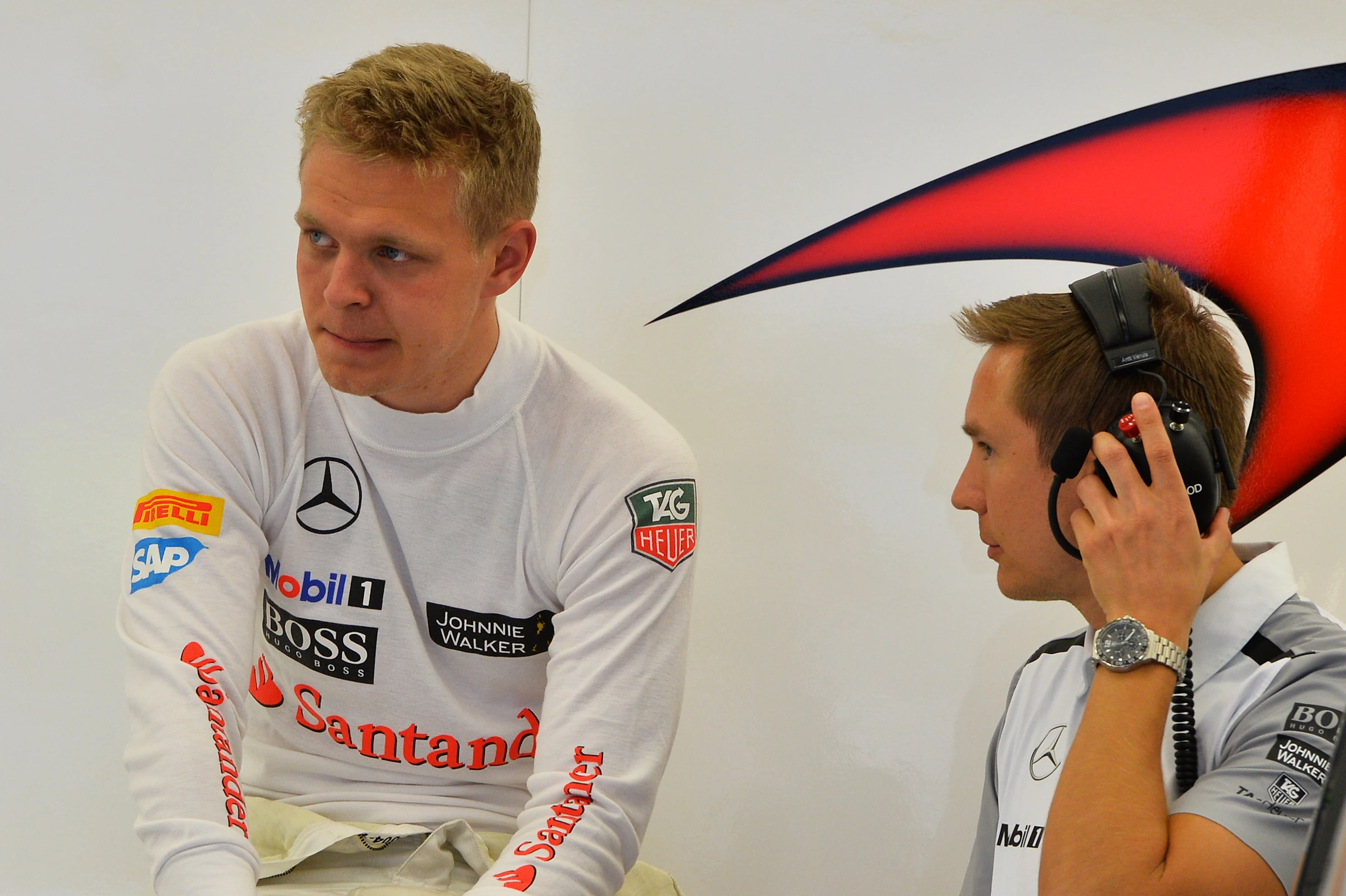 Kevin Magnussen (DEN) McLaren and trainer  Formula One Testing, Day Three, Bahrain International