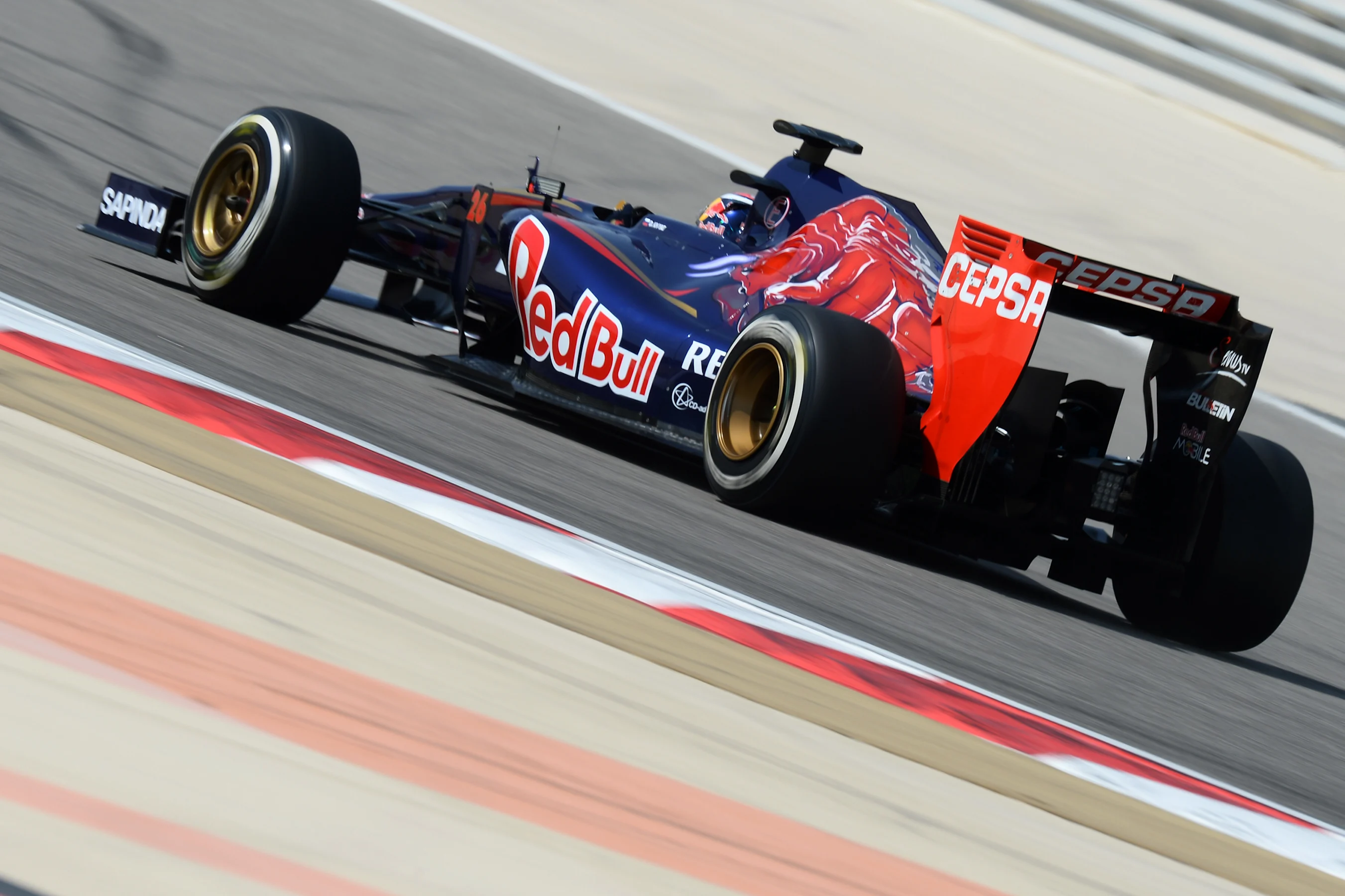 Daniil Kvyat (RUS) Scuderia Toro Rosso STR9. Formula One Testing, Day Three, Bahrain International