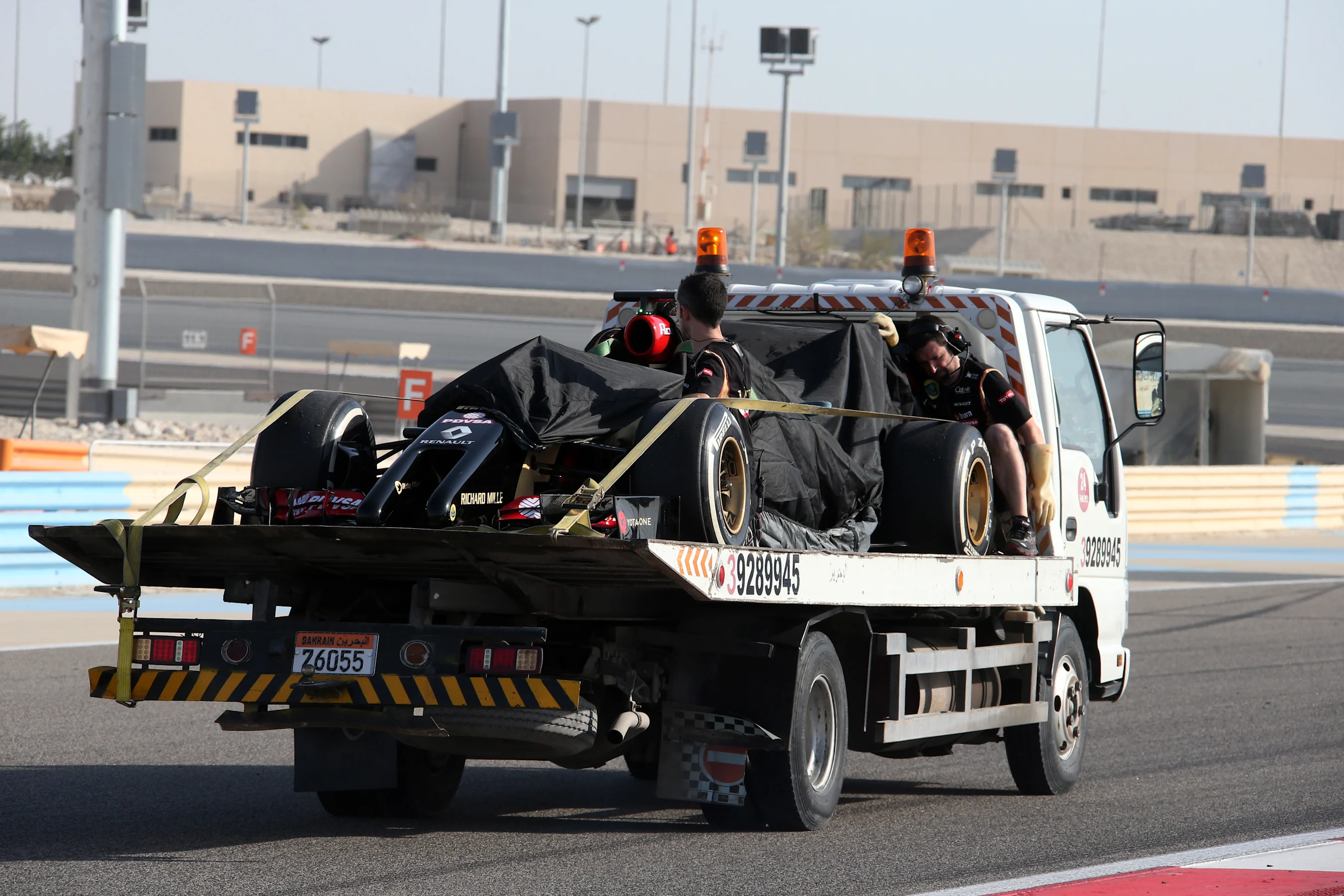 Romain Grosjean (FRA) Lotus E22 stops on track and is recovered. Formula One Testing, Day Three,