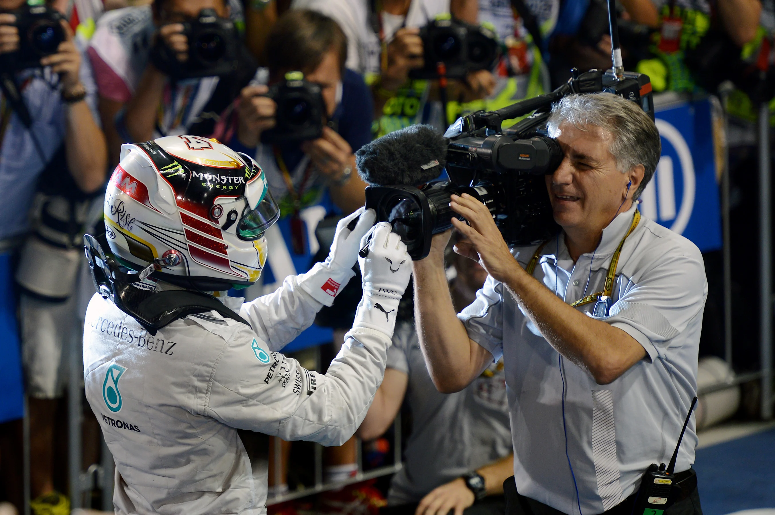 Race winner and 2014 F1 World Champion Lewis Hamilton (GBR) Mercedes AMG F1 signs a camera in parc