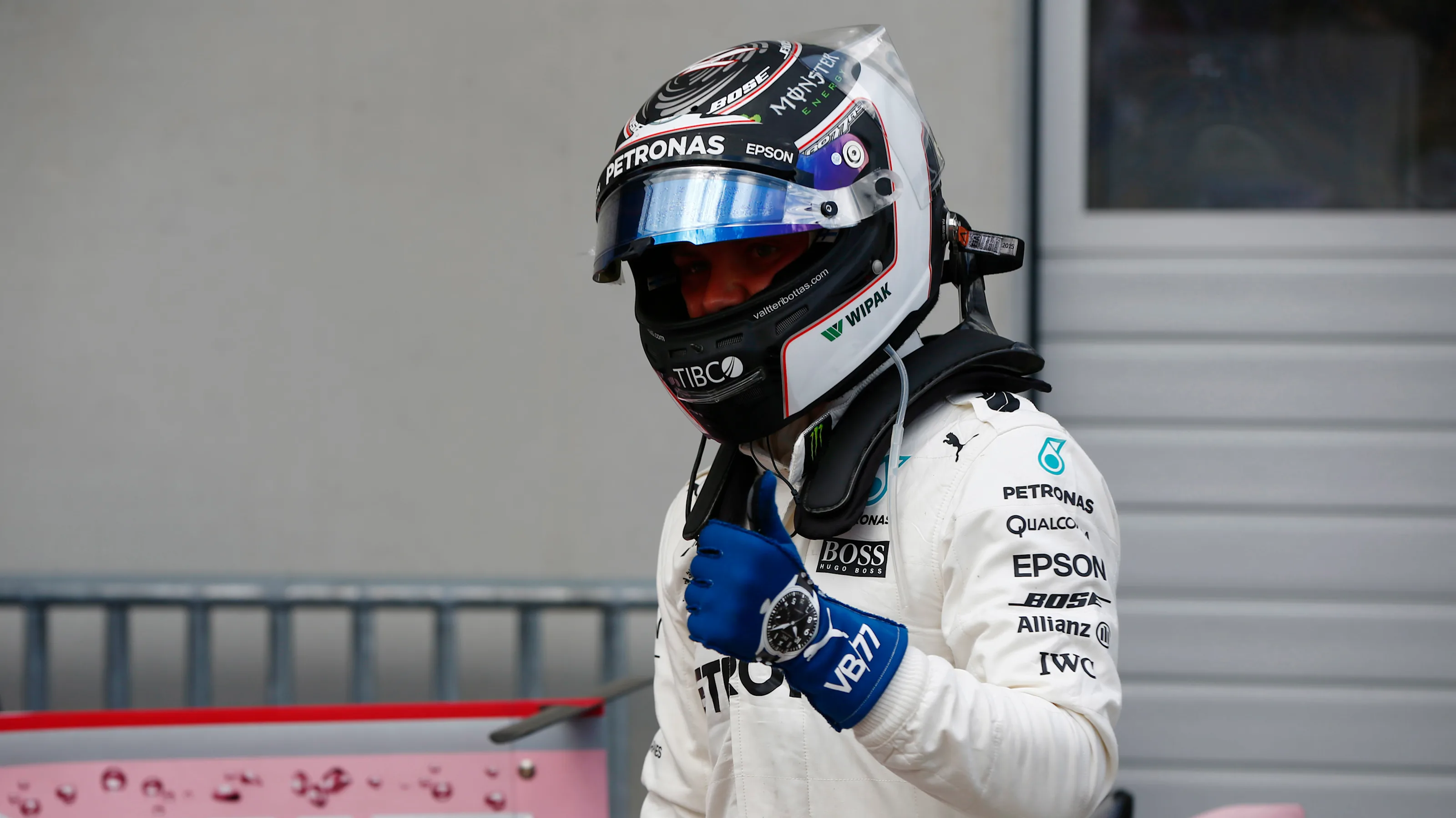 www.sutton-images.com
Pole sitter Valtteri Bottas (FIN) Mercedes AMG F1 celebrates in parc ferme