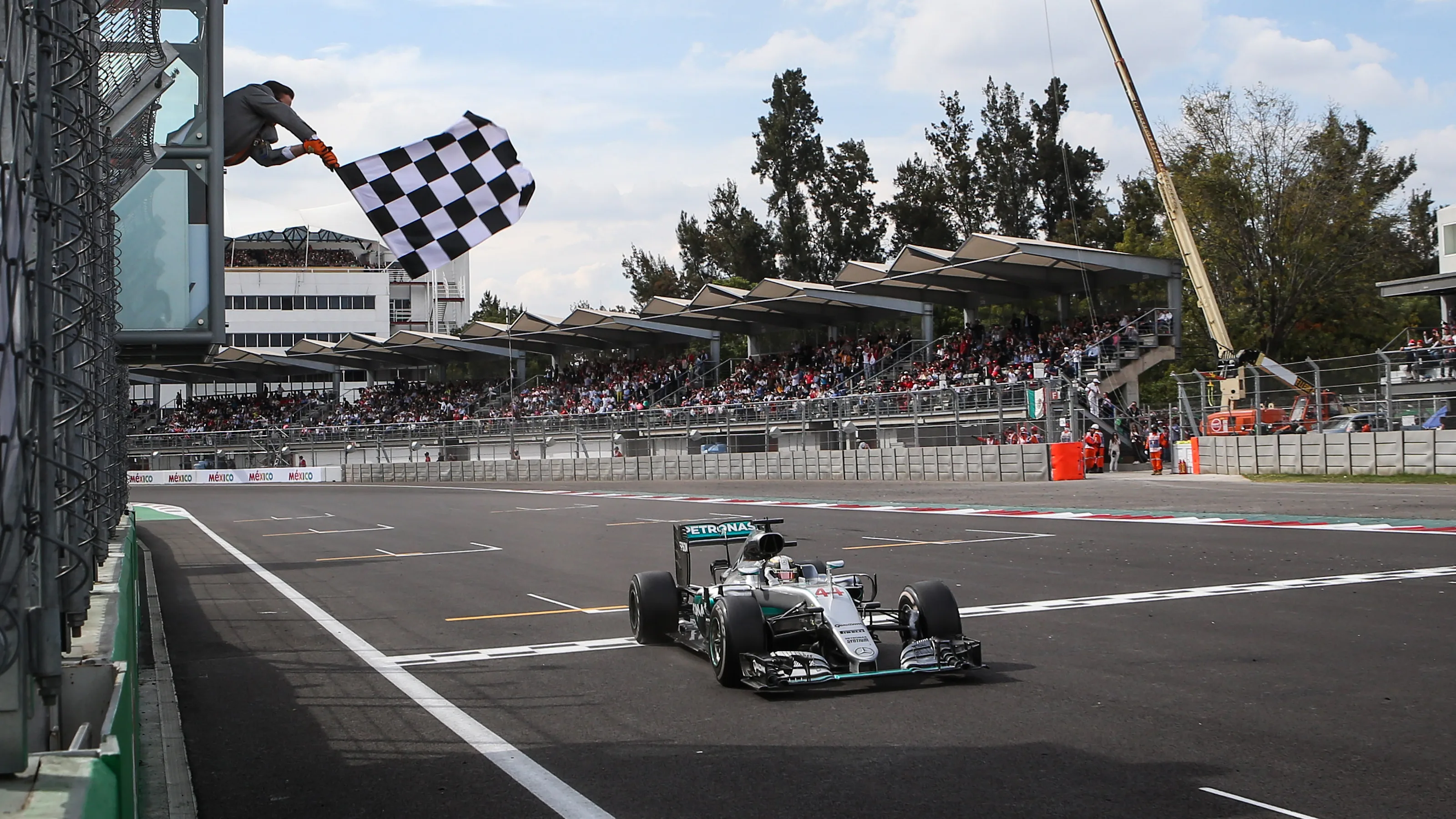 www.sutton-images.com  Race winner Lewis Hamilton (GBR) Mercedes-Benz F1 W07 Hybrid takes the