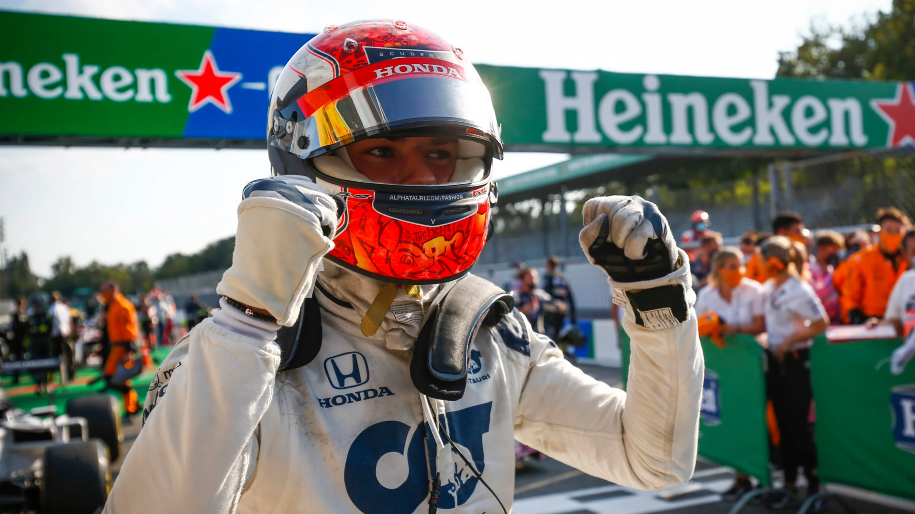 Race Winner Pierre Gasly, AlphaTauri celebrates in Parc Ferme