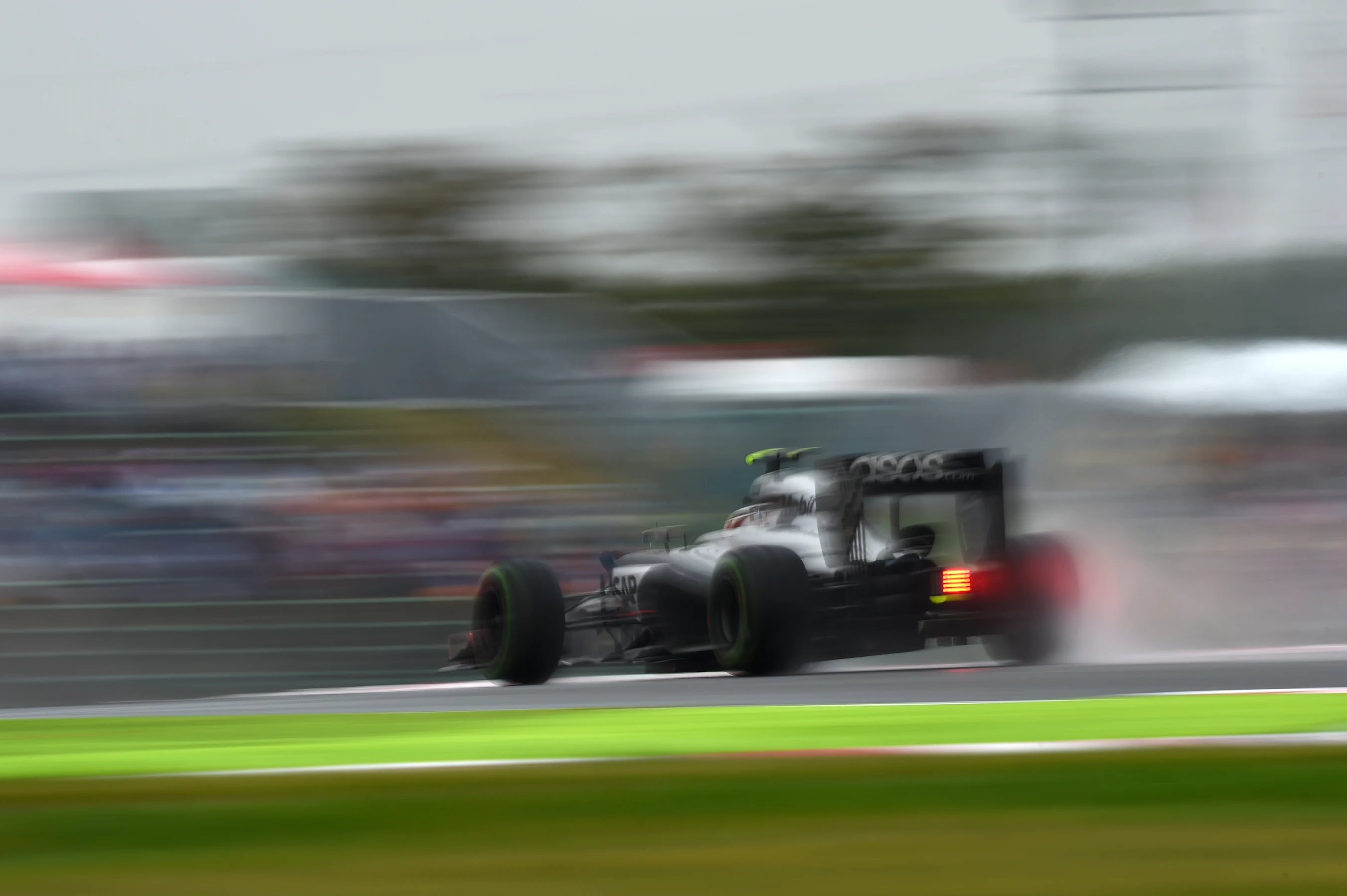 Kevin Magnussen (DEN) McLaren MP4-29. Formula One World Championship, Rd15, Japanese Grand Prix,