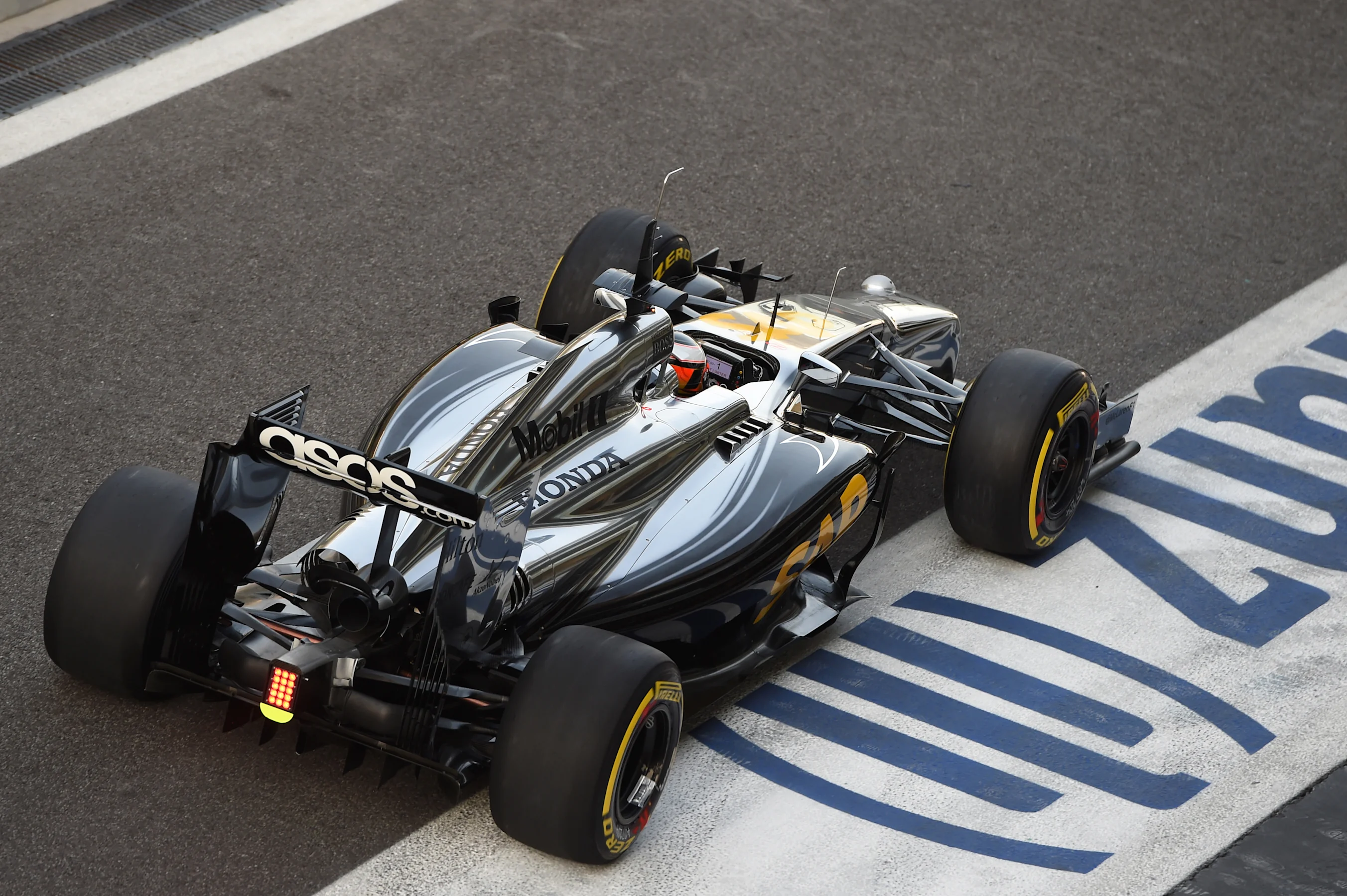 Stoffel Vandoorne (BEL) McLaren MP4-29H. Formula One Testing, Yas Marina Circuit, Abu Dhabi, UAE,
