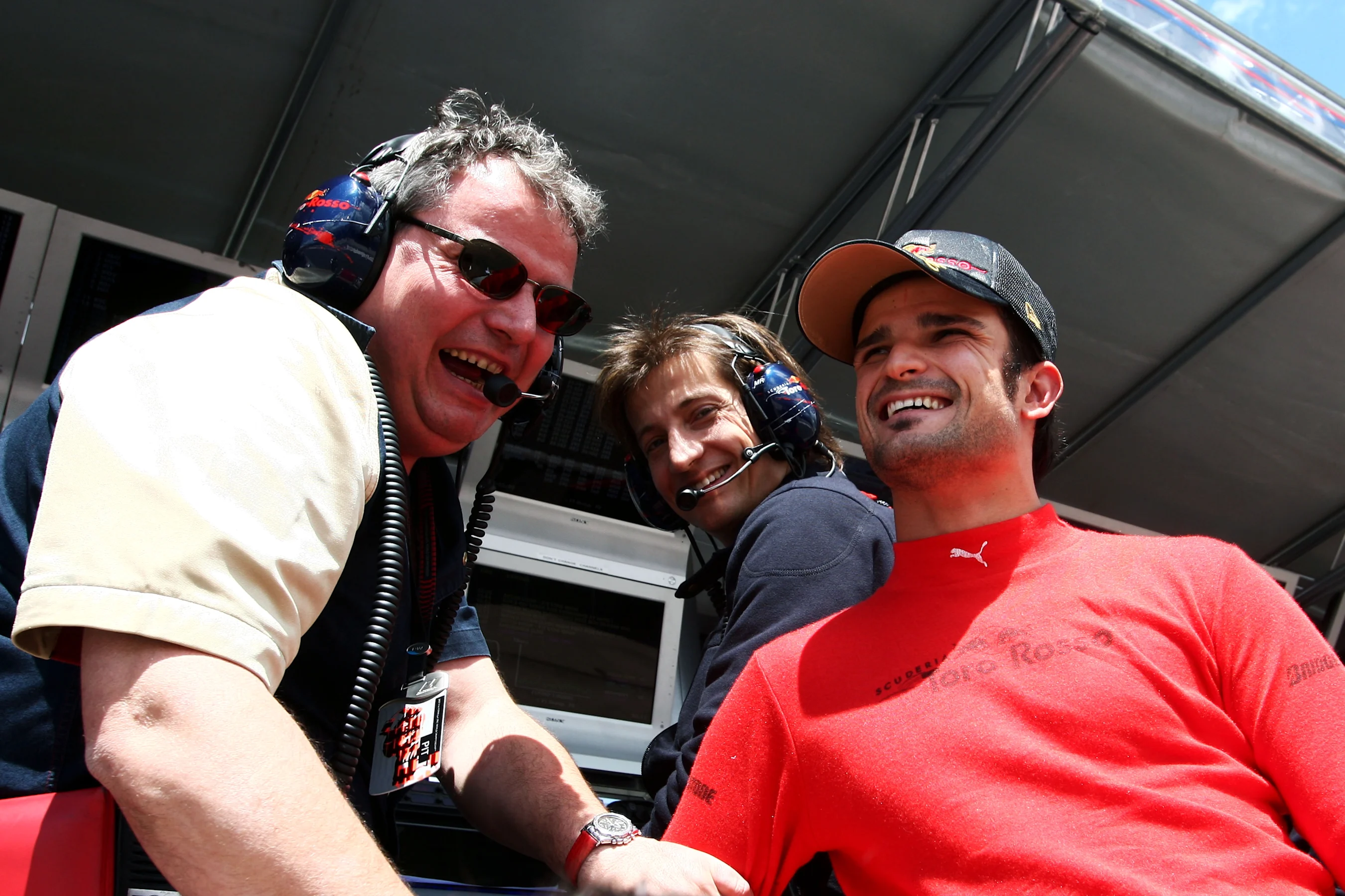 Vitantonio Liuzzi (ITA) Scuderia Toro Rosso talks with Giorgio Ascanelli (ITA) Scuderia Toro Rosso