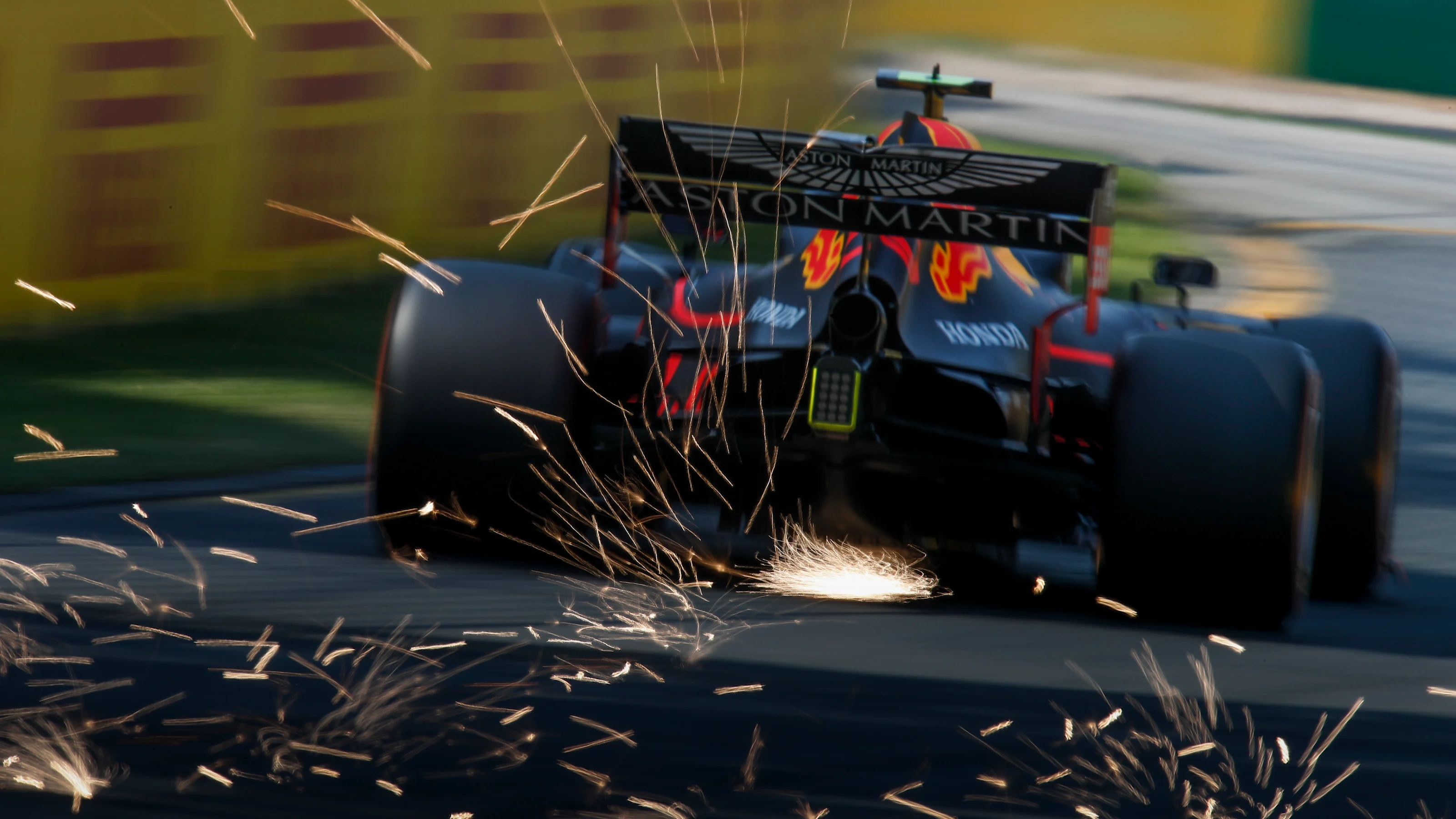 MELBOURNE GRAND PRIX CIRCUIT, AUSTRALIA - MARCH 16: Pierre Gasly, Red Bull Racing RB15, kicks up