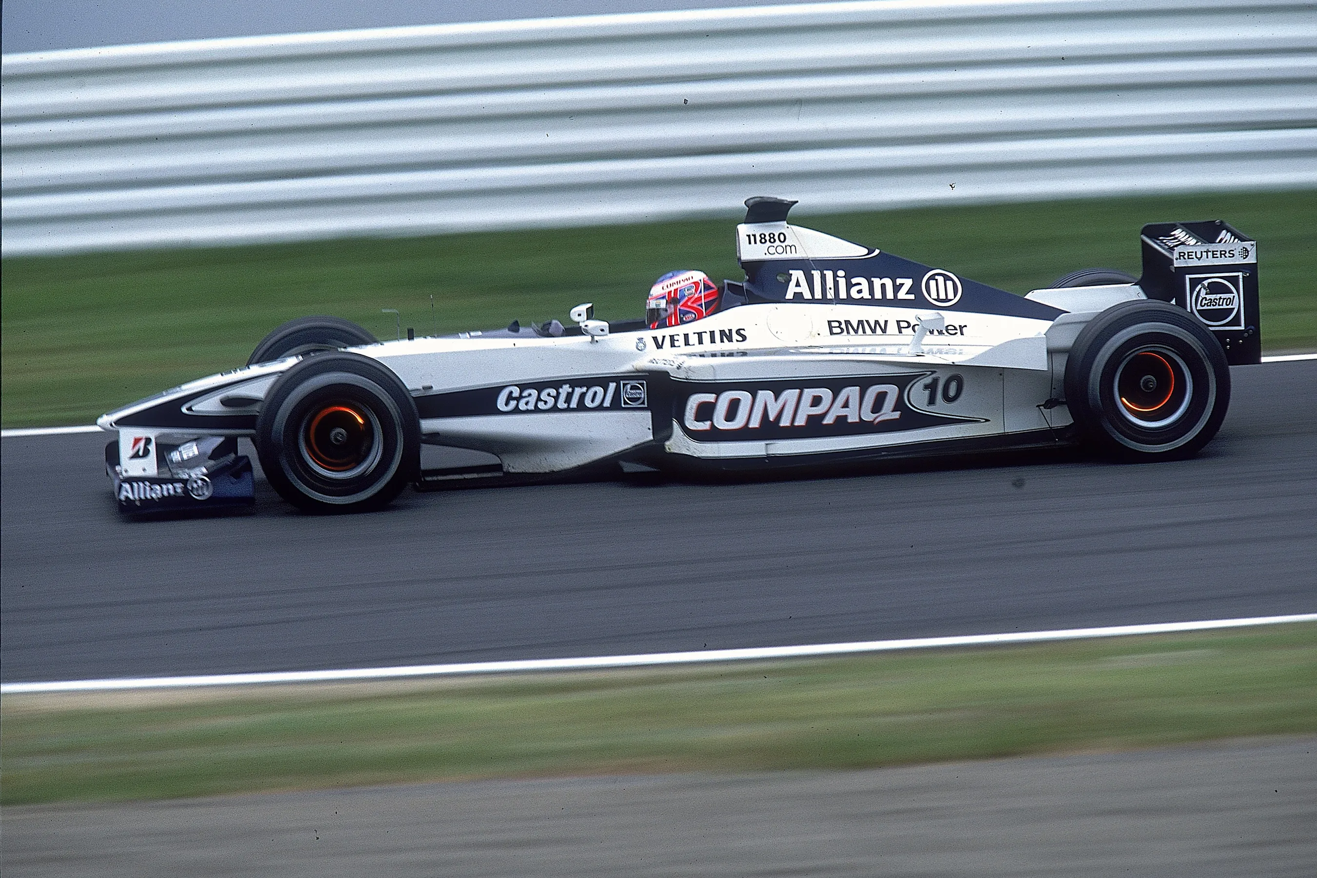 8 Oct 2000:  Jenson Button of Great Britain and Williams-BMW in action during the Japanese Formula