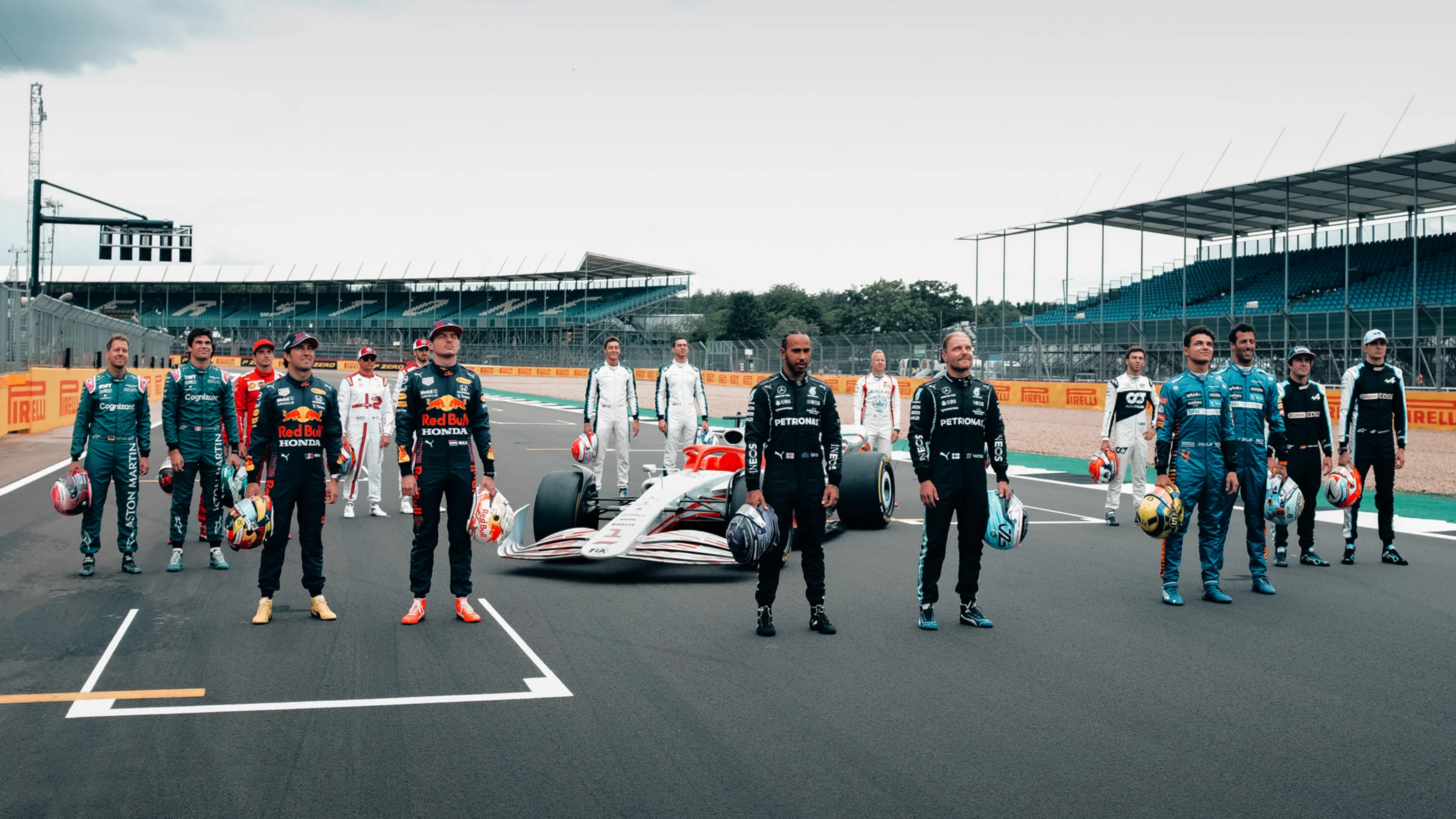 2022-F1-Car-Silveratone-Grid-2.jpg