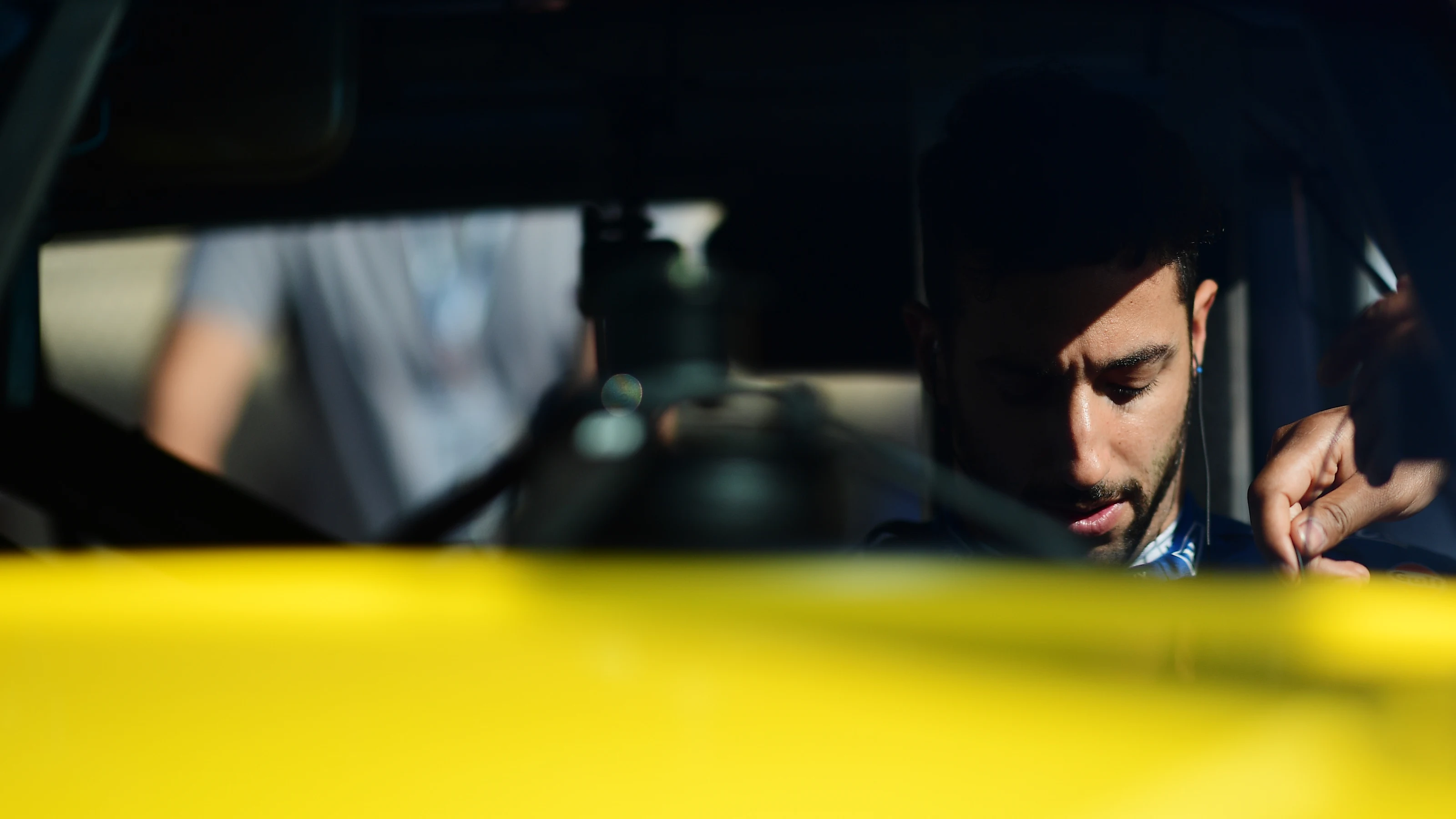 AUSTIN, TEXAS - OCTOBER 23: Daniel Ricciardo of Australia and McLaren F1 prepares for a showrun in