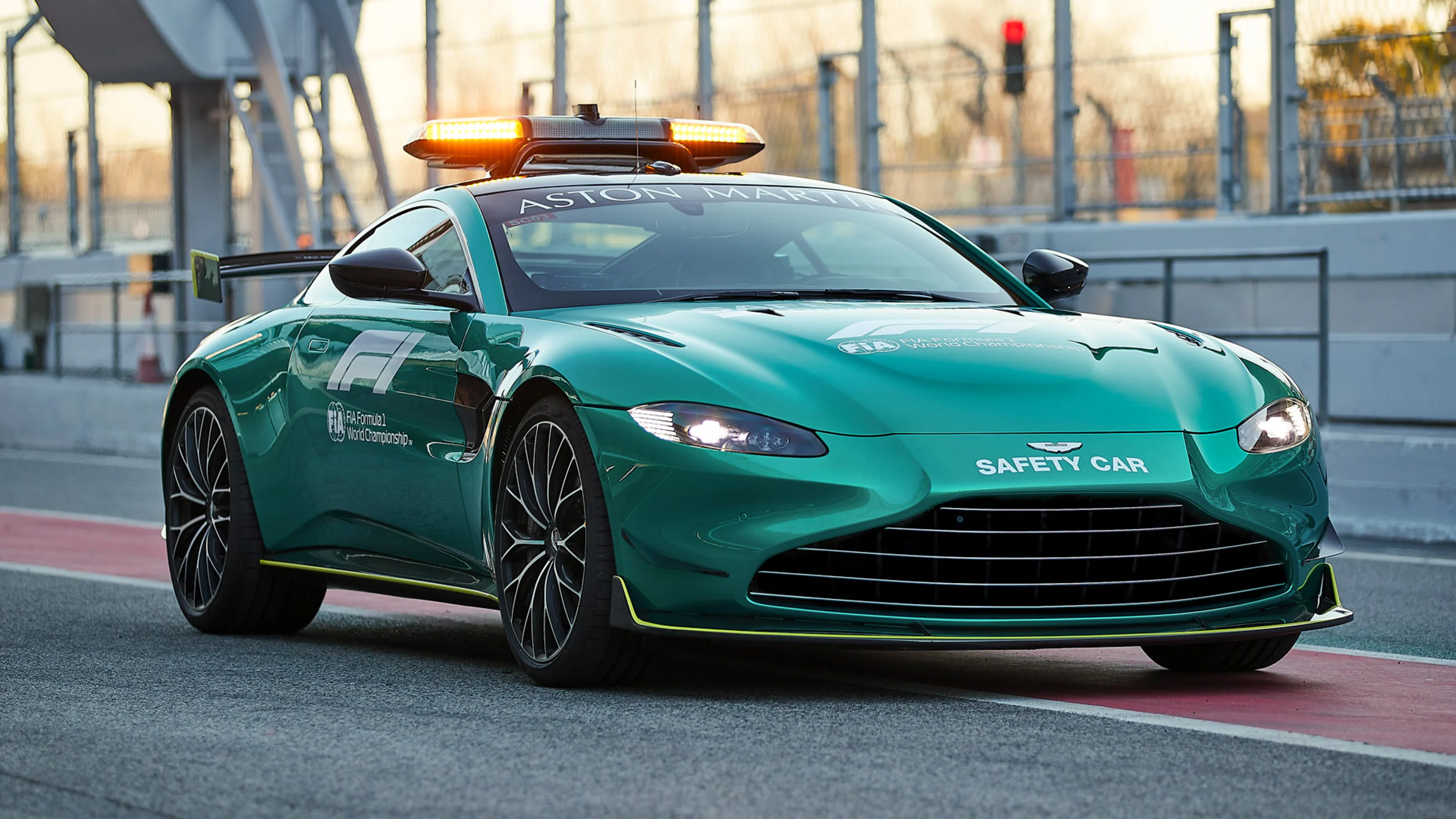 AstonMartincontinuestoleadthewaywithOfficialSafetyCarofFormula1®_05.jpg