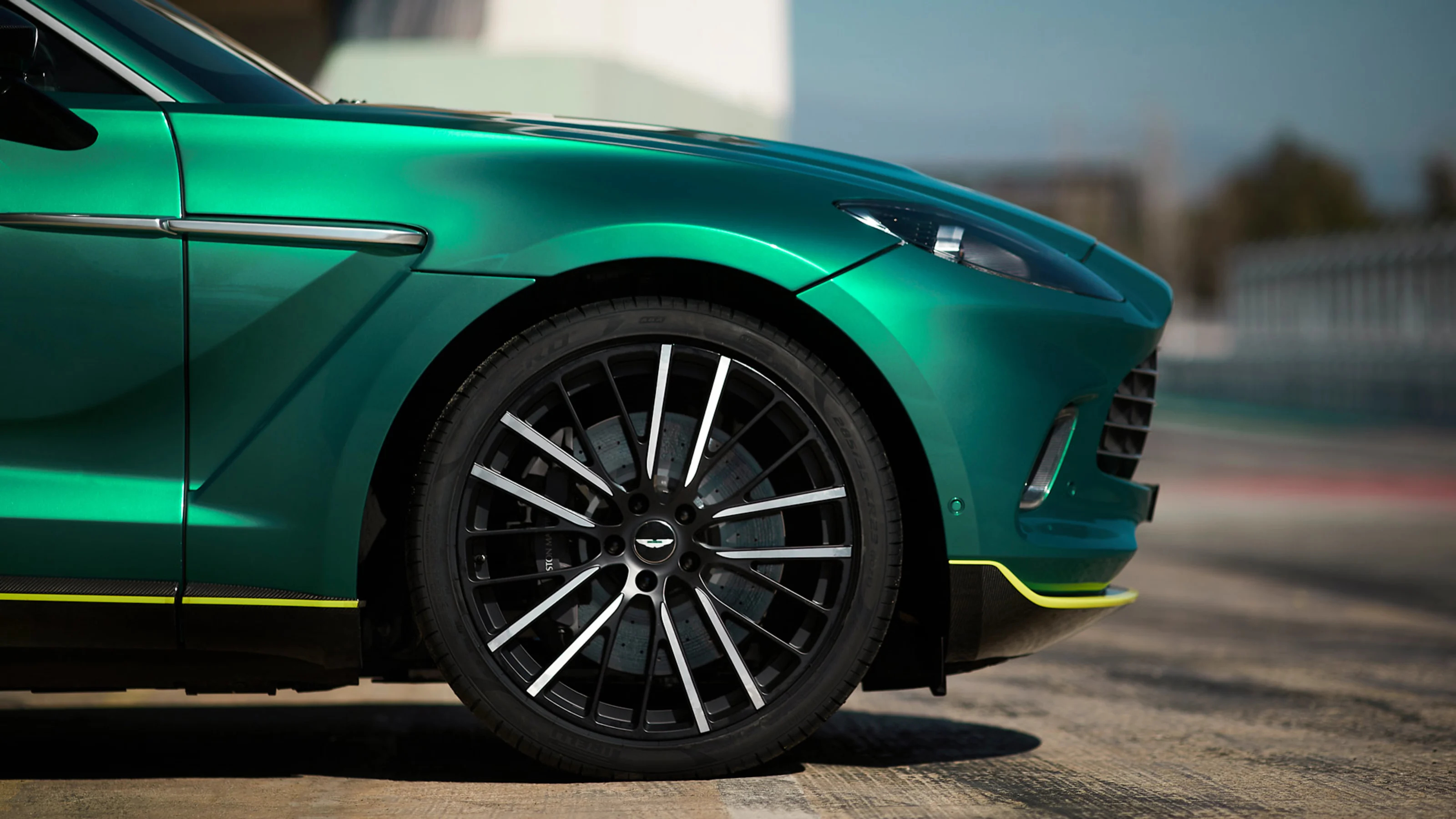 AstonMartincontinuestoleadthewaywithOfficialSafetyCarofFormula1®_10.jpg