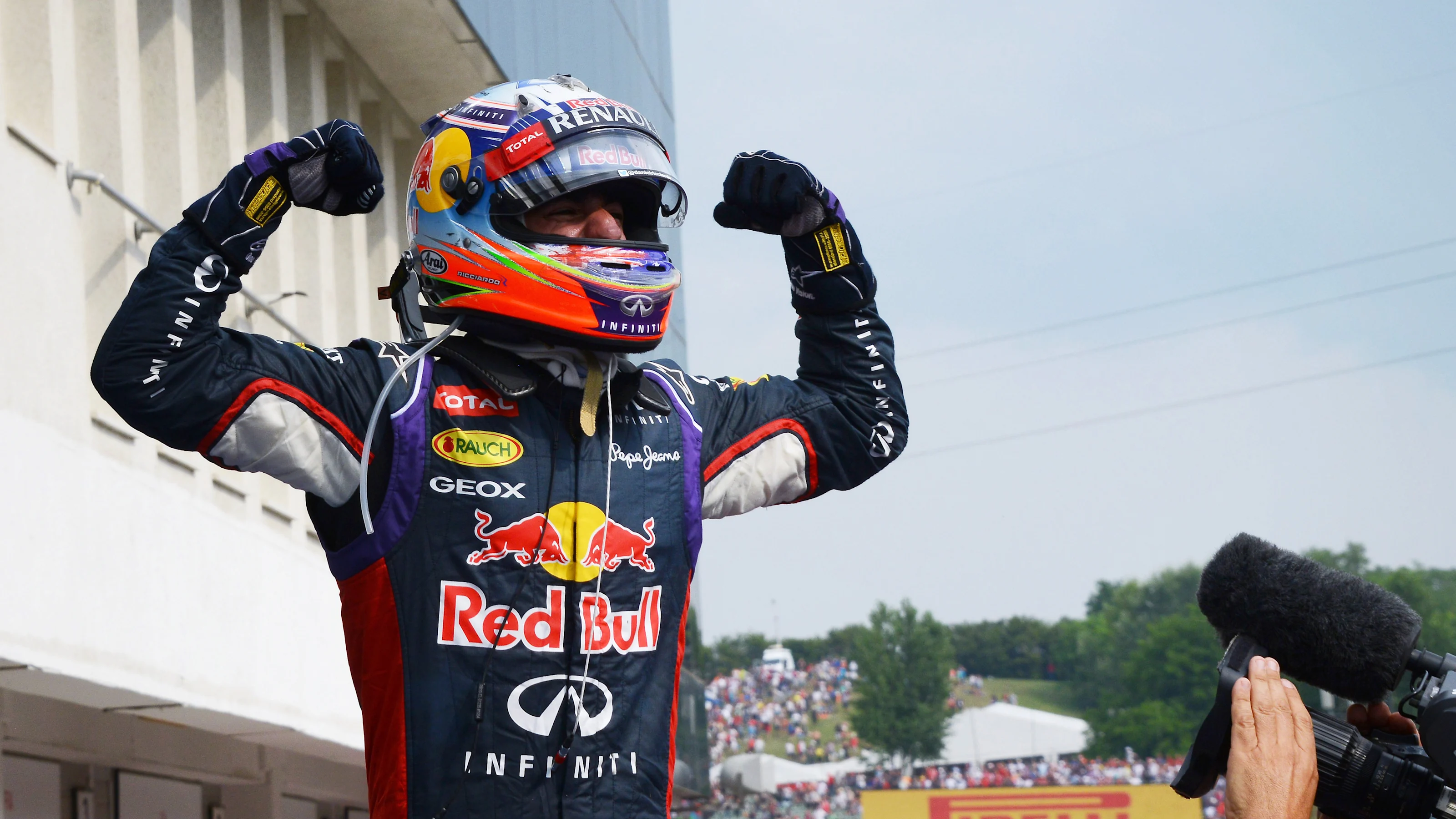 Race winner Daniel Ricciardo (AUS) Red Bull Racing celebrates in parc ferme. Formula One World