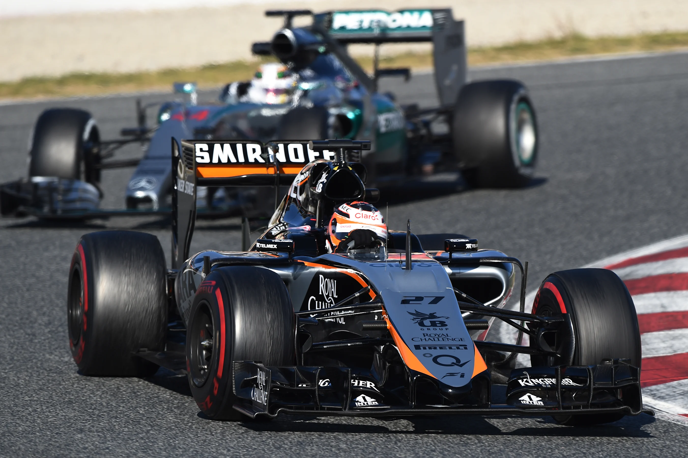 Nico Hulkenberg (GER) Force India VJM08 leads Lewis Hamilton (GBR) Mercedes AMG F1 06 at Formula