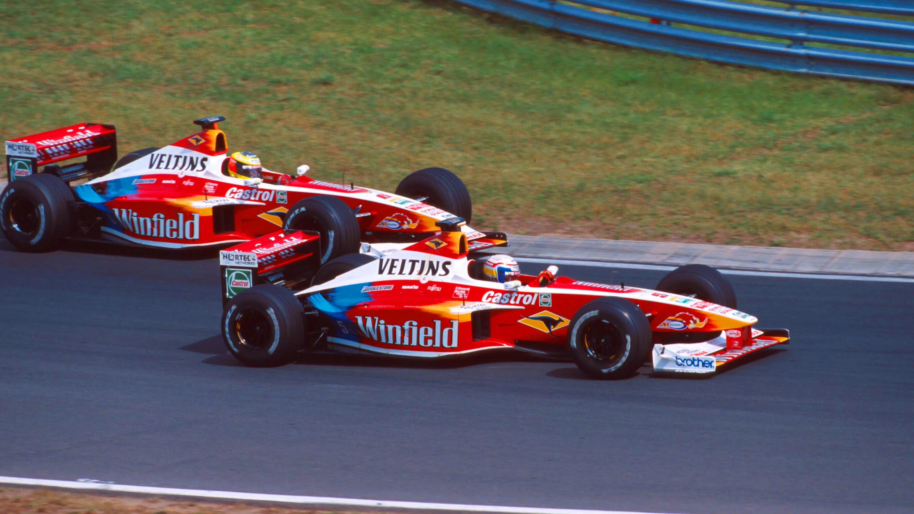 Alessandro Zanardi (ITA) Williams FW21 leads teammate Ralf Schumacher (GER).
Hungarian GP,