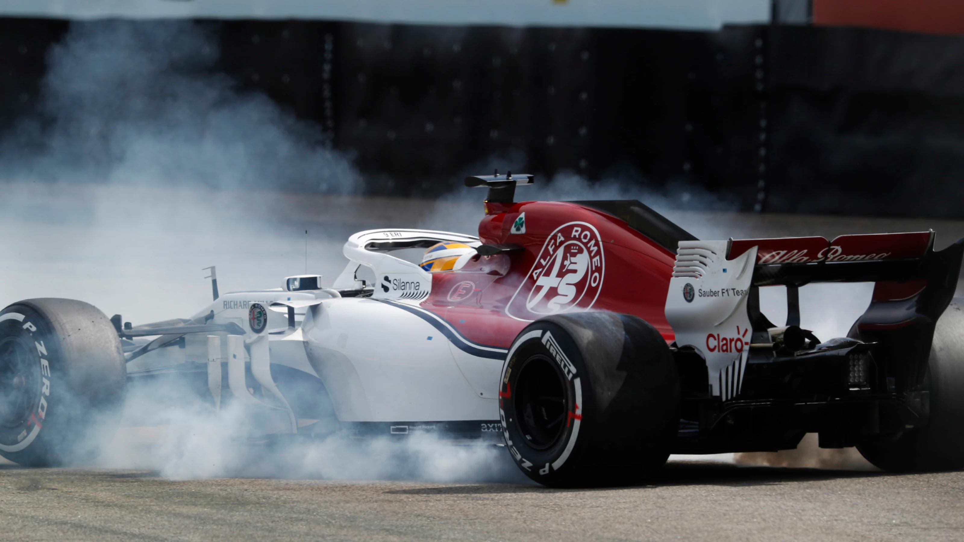 AUTÃ³DROMO JOSÃ© CARLOS PACE, BRAZIL - NOVEMBER 11: Marcus Ericsson, Alfa Romeo Sauber C37, spins