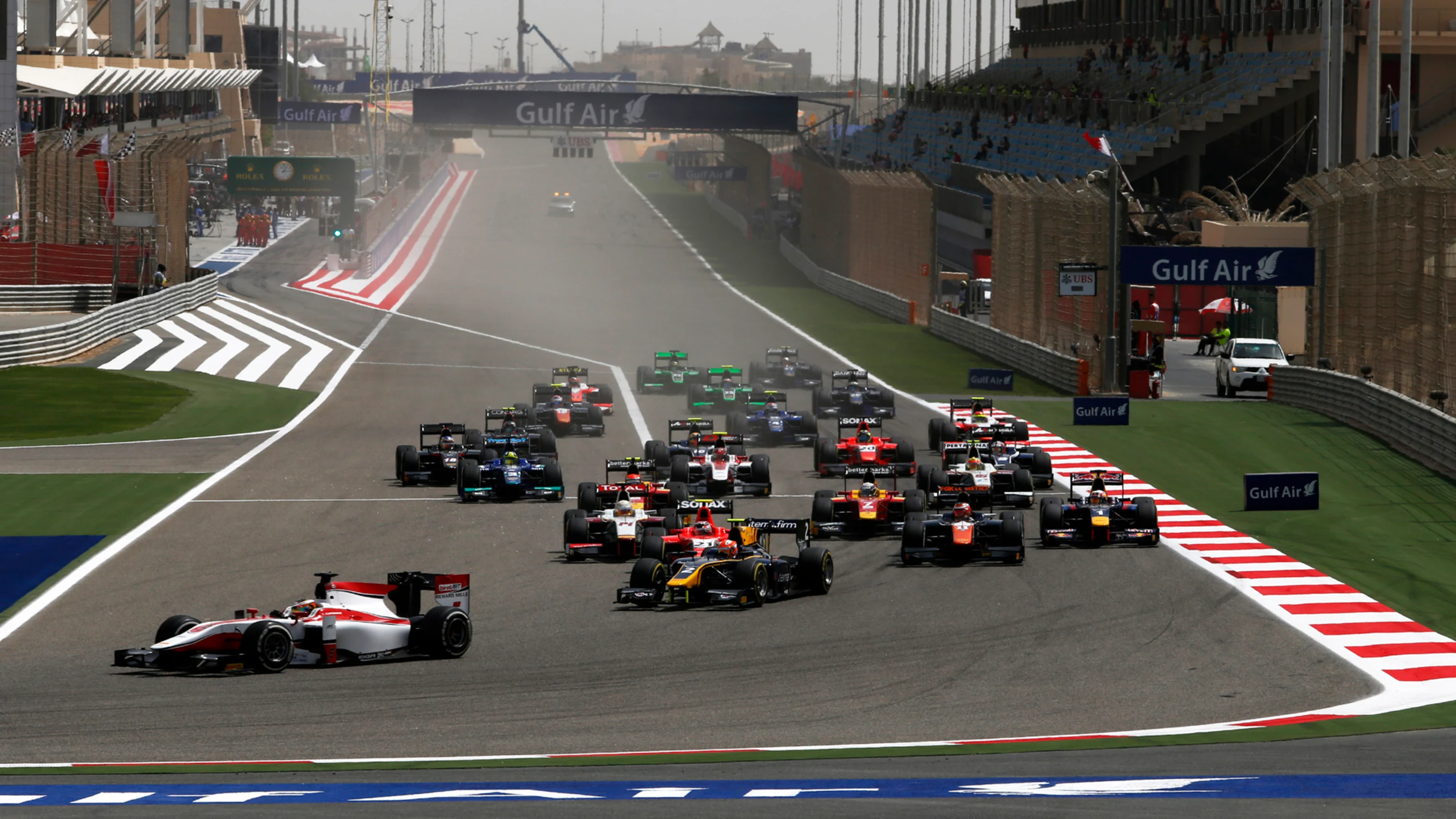 Stoffel Vandoorne (BEL) ART Grand Prix leads at the start of the race at GP2 Series, Rd1, Bahrain