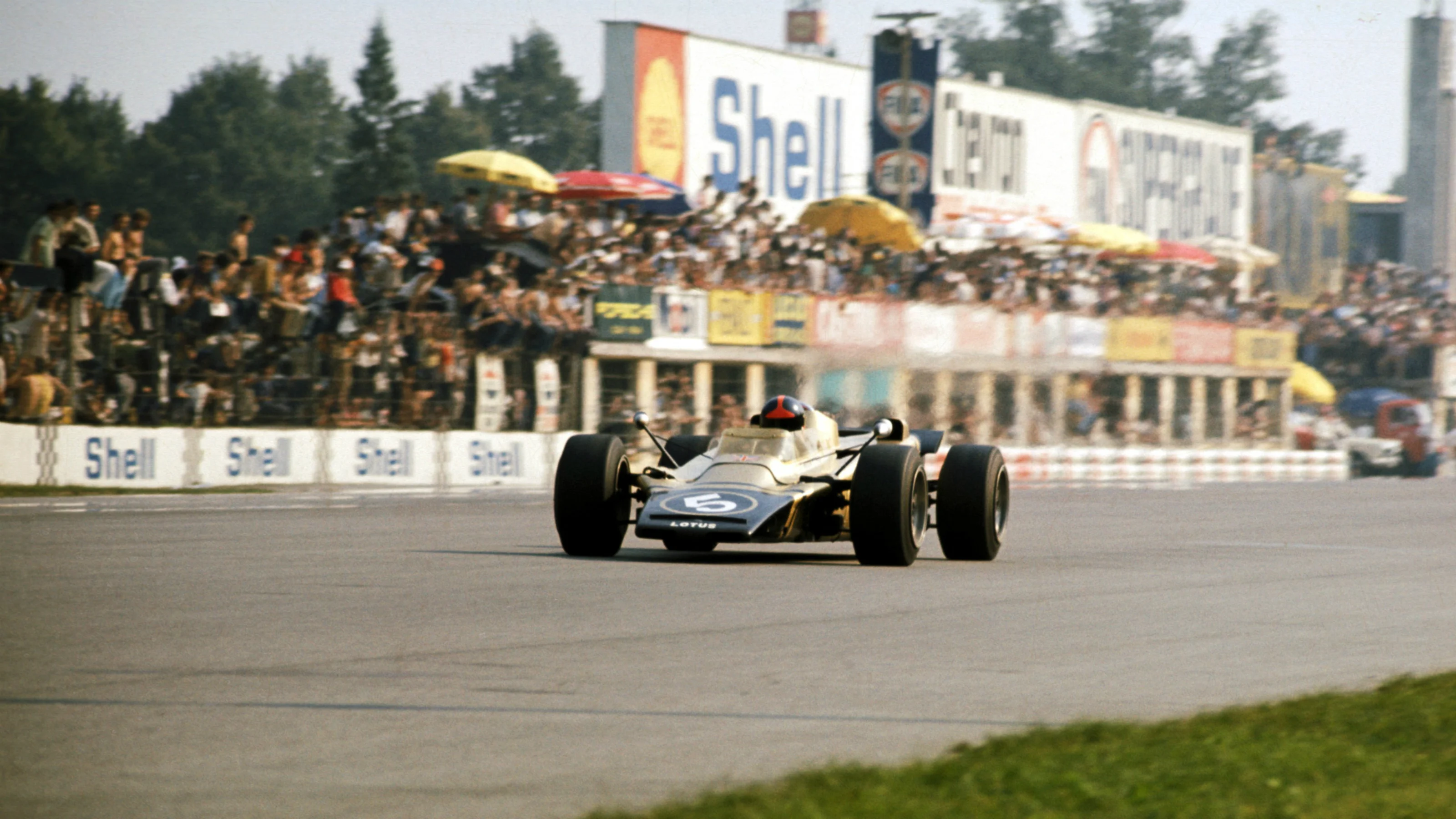 Emerson Fittipaldi BRA came eighth place in the Lotus 56B with the Pratt and Whitney