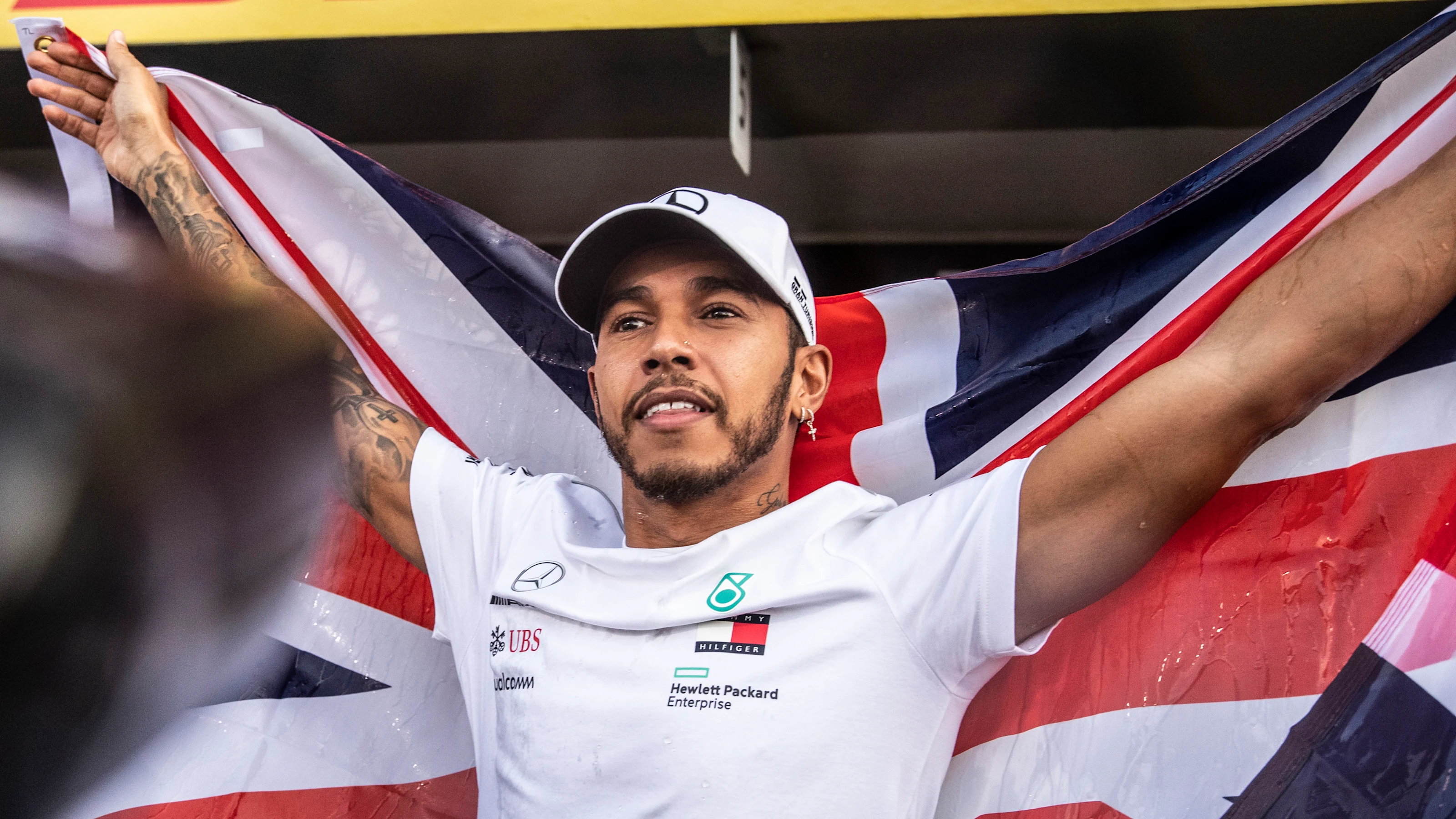 www.sutton-images.com
Lewis Hamilton, Mercedes AMG F1 celebrates with his team at Formula One