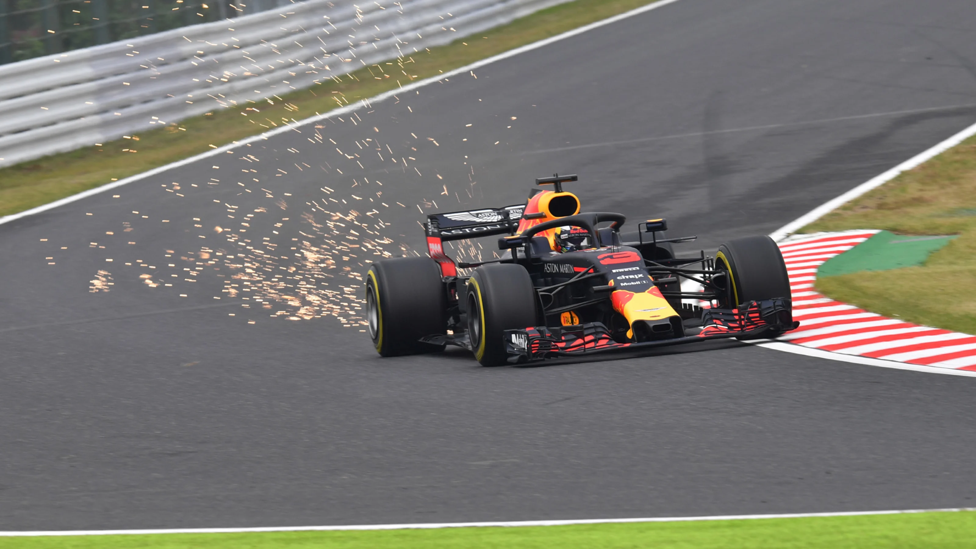 SUZUKA, JAPAN - OCTOBER 05: Daniel Ricciardo, Red Bull Racing RB14 during the  at Suzuka on October