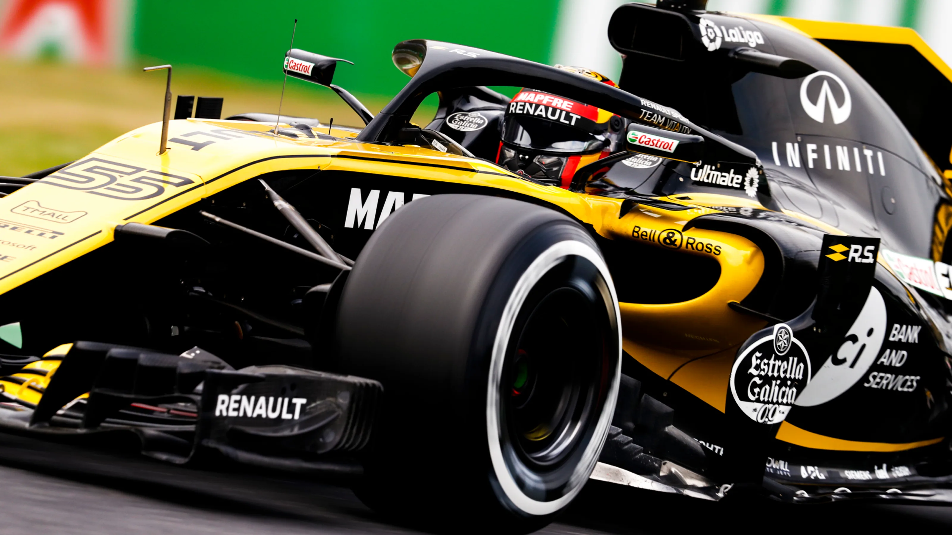SUZUKA, JAPAN - OCTOBER 05: Carlos Sainz Jr., Renault Sport F1 Team R.S. 18 during the Japanese GP