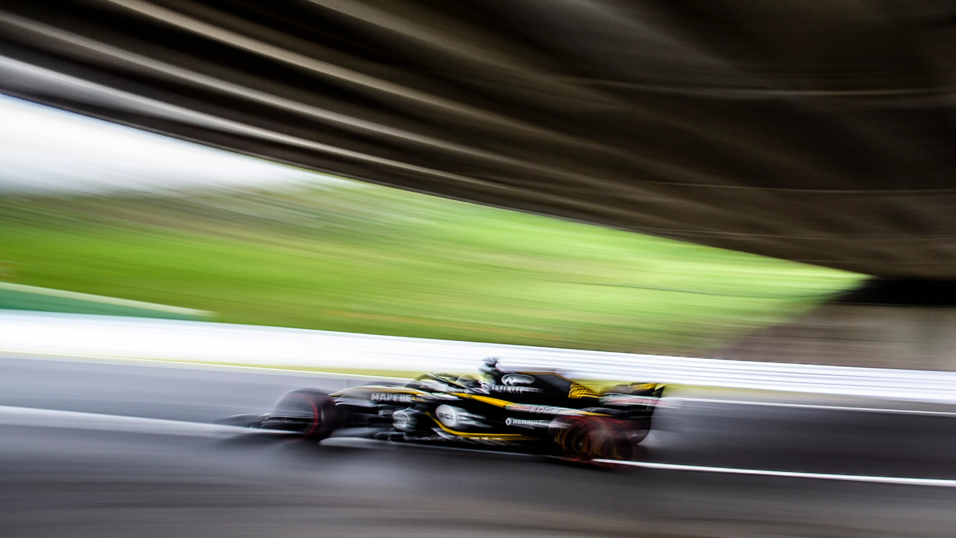 SUZUKA, JAPAN - OCTOBER 05: Nico Hulkenberg, Renault Sport F1 Team R.S. 18 m during the Japanese GP