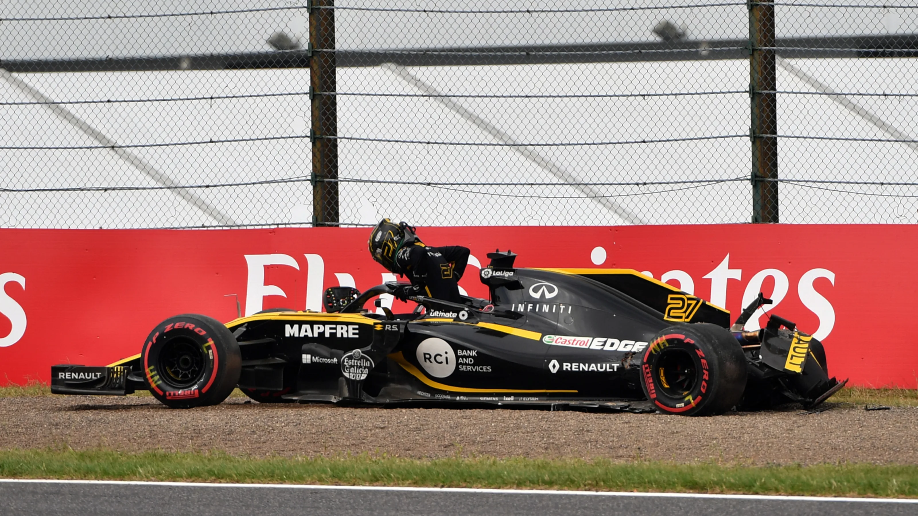 SUZUKA, JAPAN - OCTOBER 06: Nico Hulkenberg, Renault Sport F1 Team R.S. 18 crashes in FP3 during