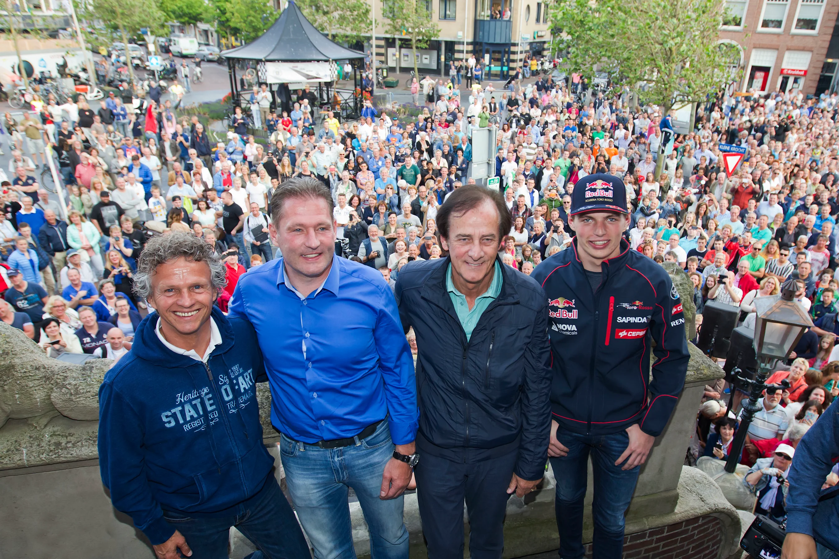 Max Verstappen in het centrum van Zandvoort. Zondag 28 juni rijdt verstappen in zijn Torro Rosso