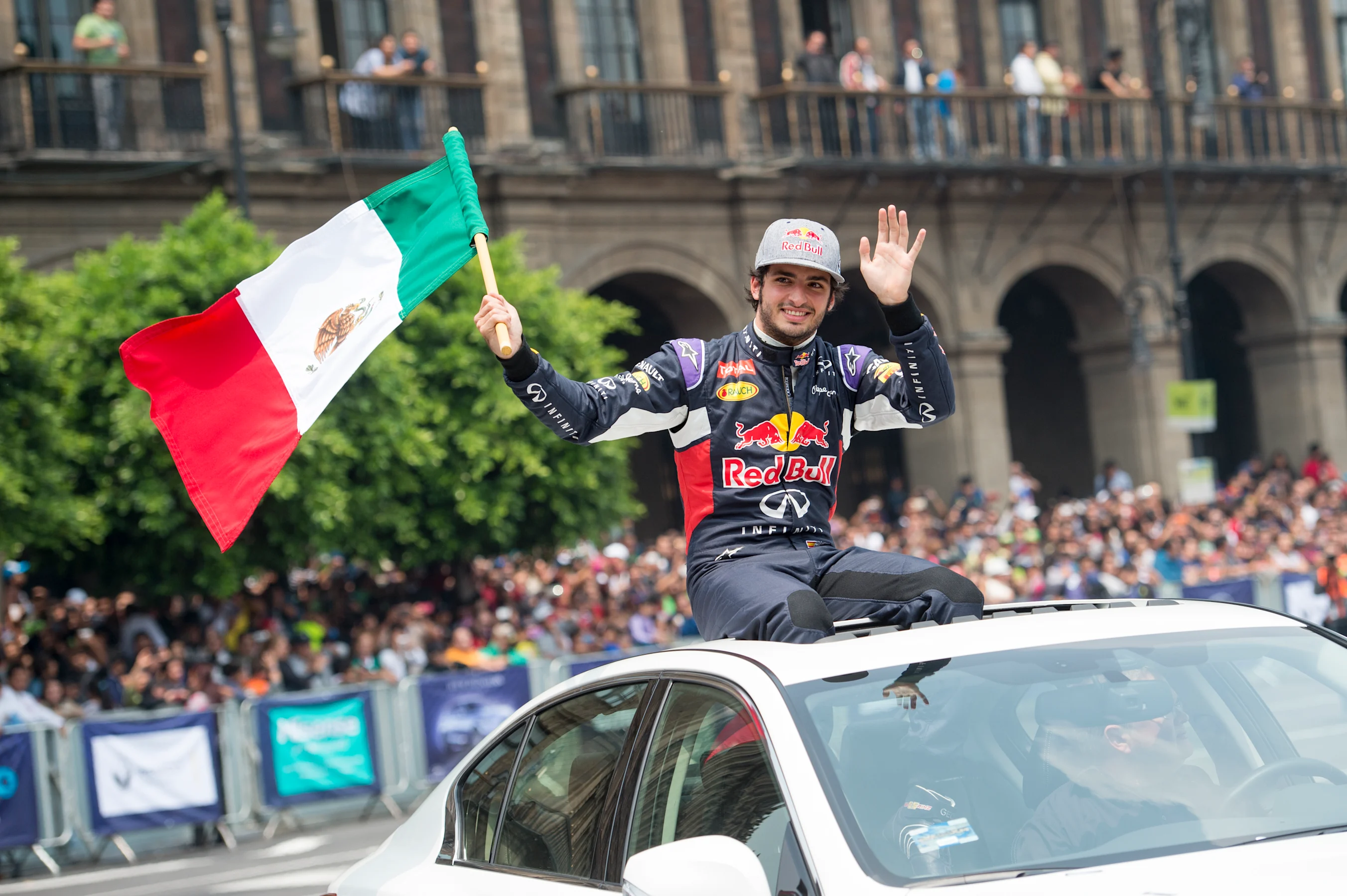 Carlos Sainz waving to the spectators during Infiniti Red Bull Racing F1 Show Run at the Zocalo
