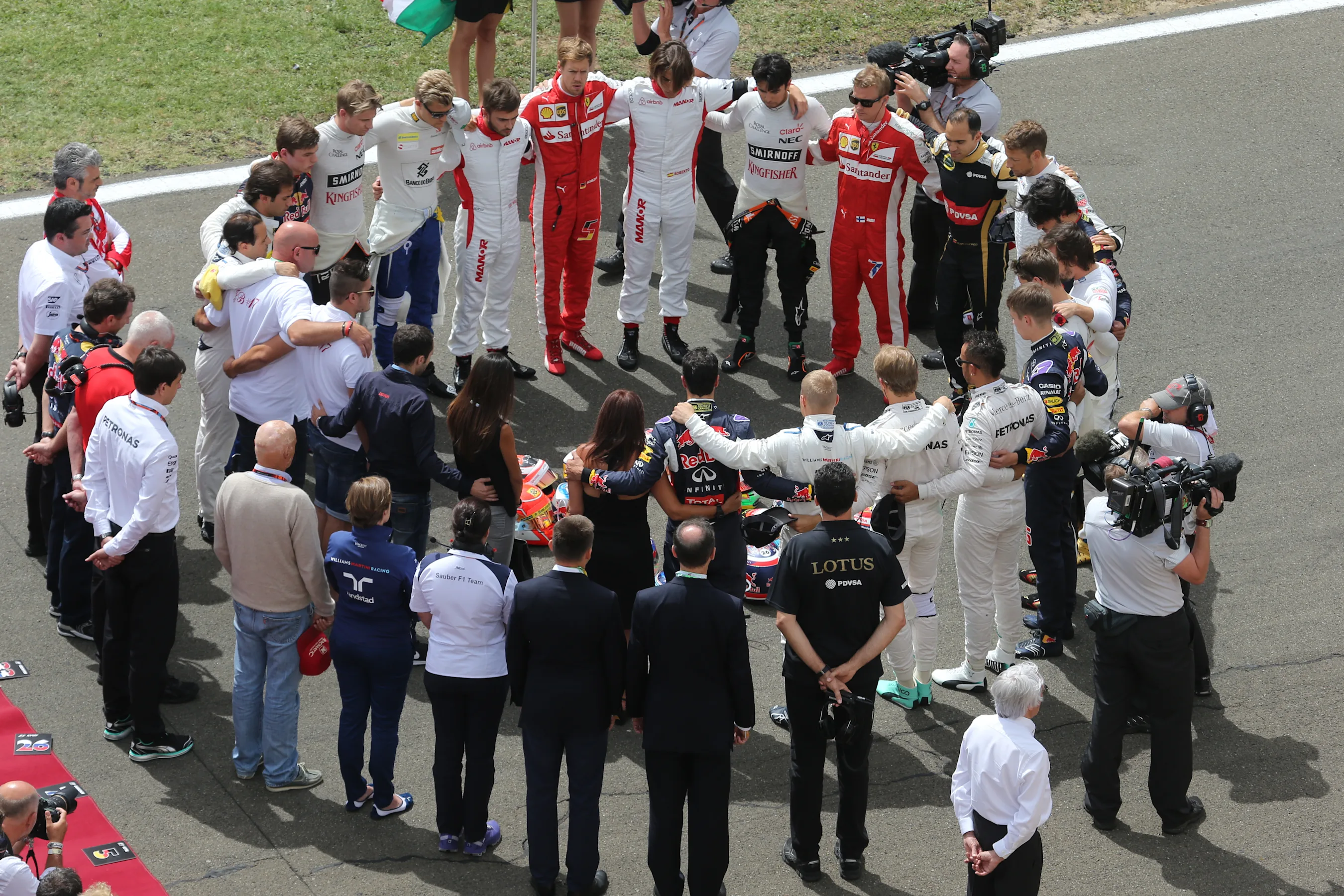 A minute's silence for Jules Bianchi, Hungaroring, July 26, 2015