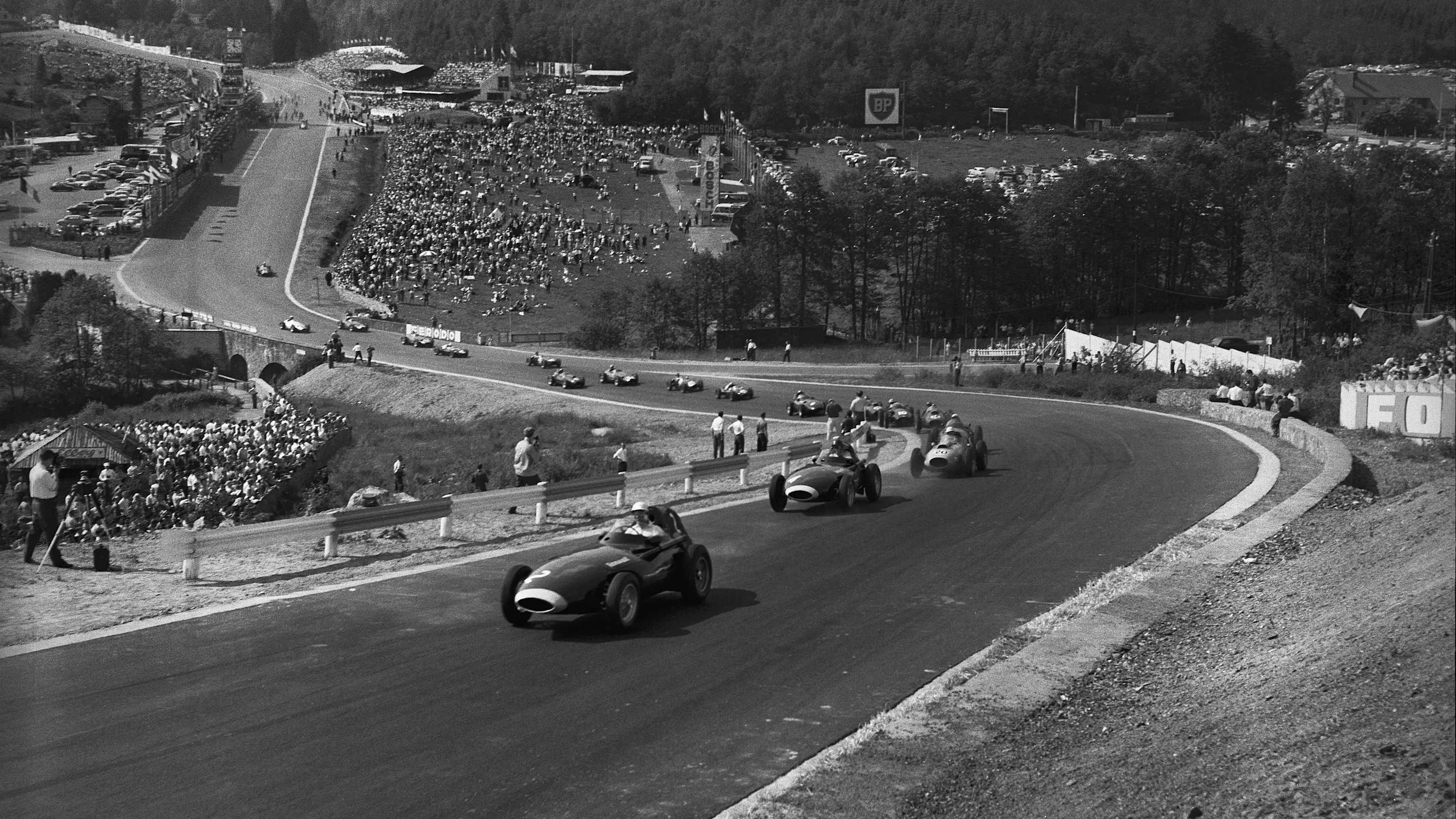Spa-Francorchamps, Belgium. 13th - 15th June 1958. Tony Brooks (Vanwall) 1st position, leads at