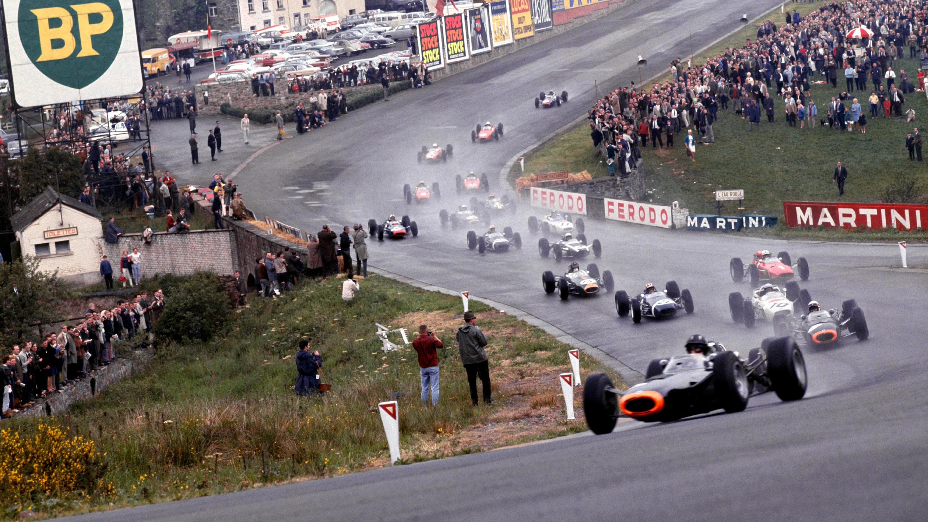 1965 Belgian Grand Prix. Spa-Francorchamps, Belgium. 11-13 June 1965. Graham Hill leads Jackie