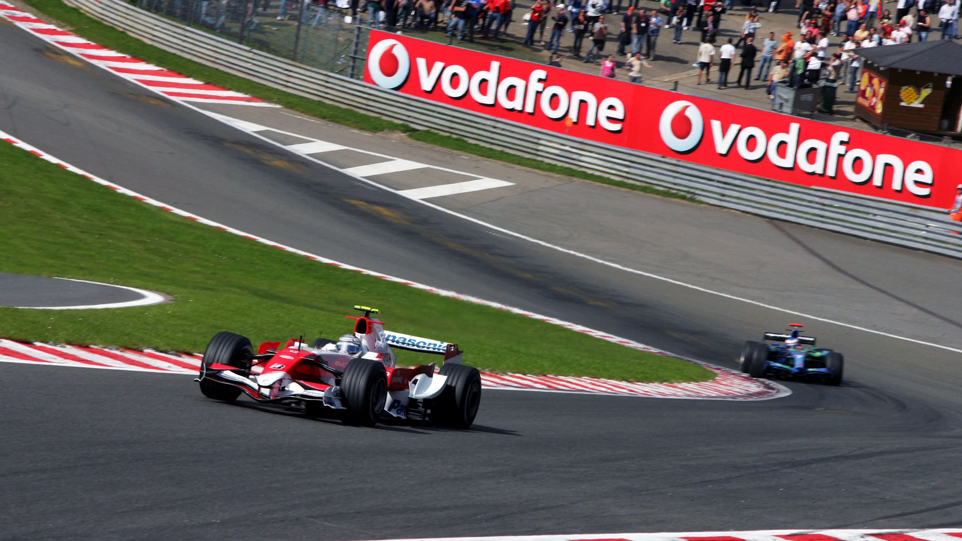 Jarno Trulli (ITA) Toyota TF107. Formula One World Championship, Rd 14, Belgian Grand Prix, Race,